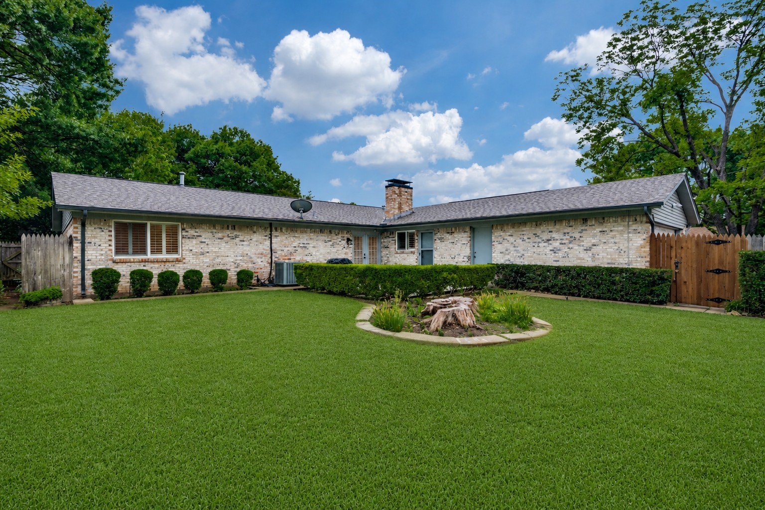 3817 Crestpark Drive Farmers Branch TX 75244