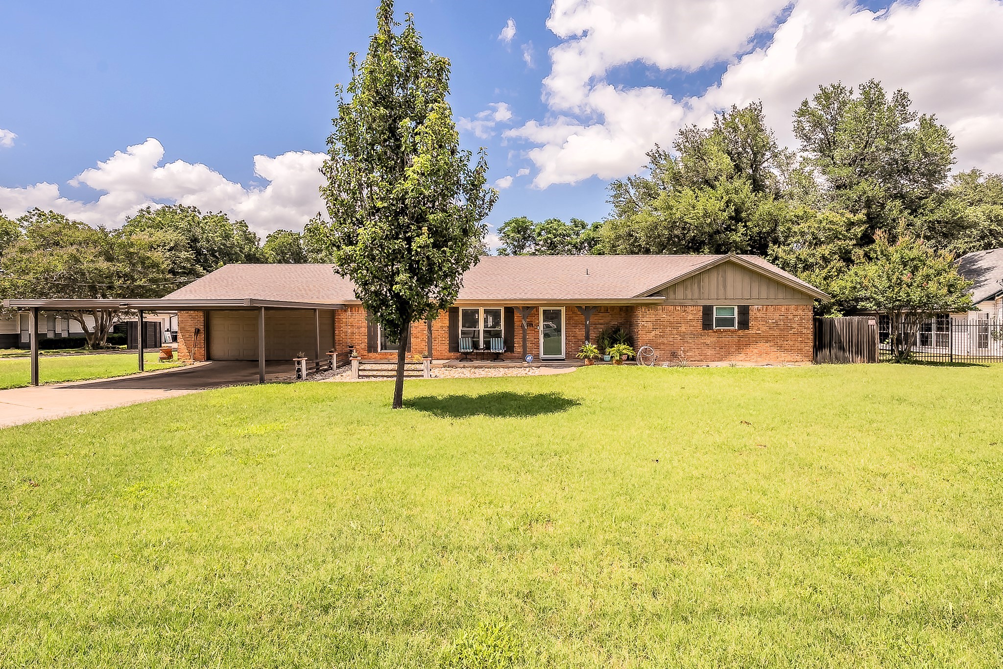 5004 Blackstone Drive River Oaks TX 76114