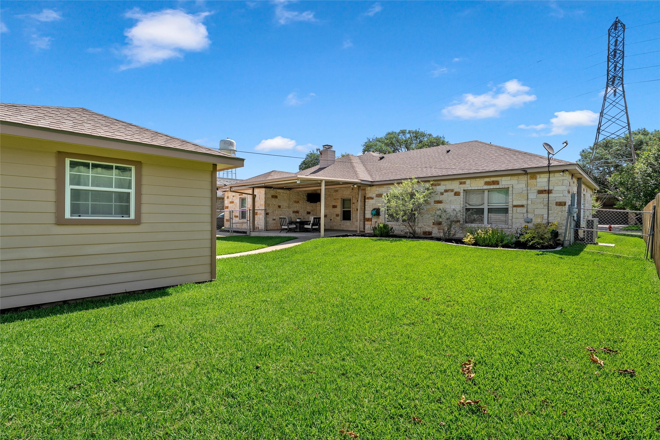 1509 N Reagan Street West TX 76691