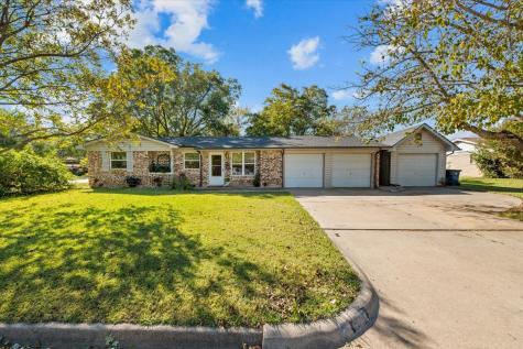 201 NW Jayellen Avenue Burleson TX 76028