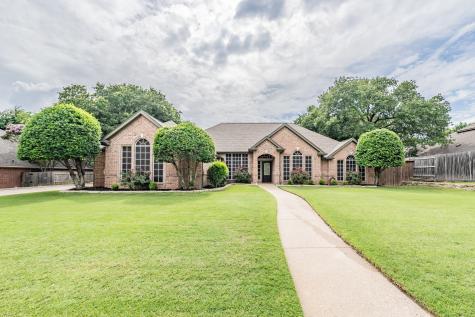 8313 Thornhill Drive North Richland Hills TX 76182