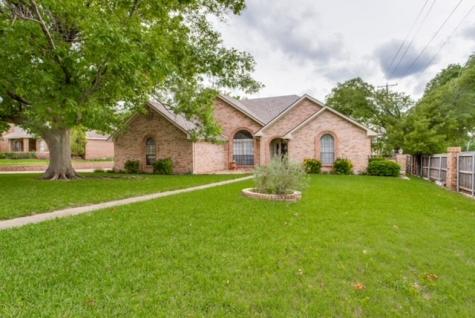 715 Meadowbrooke Circle Duncanville TX 75137