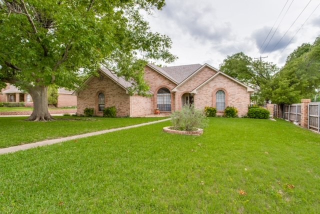 715 Meadowbrooke Circle Duncanville TX 75137