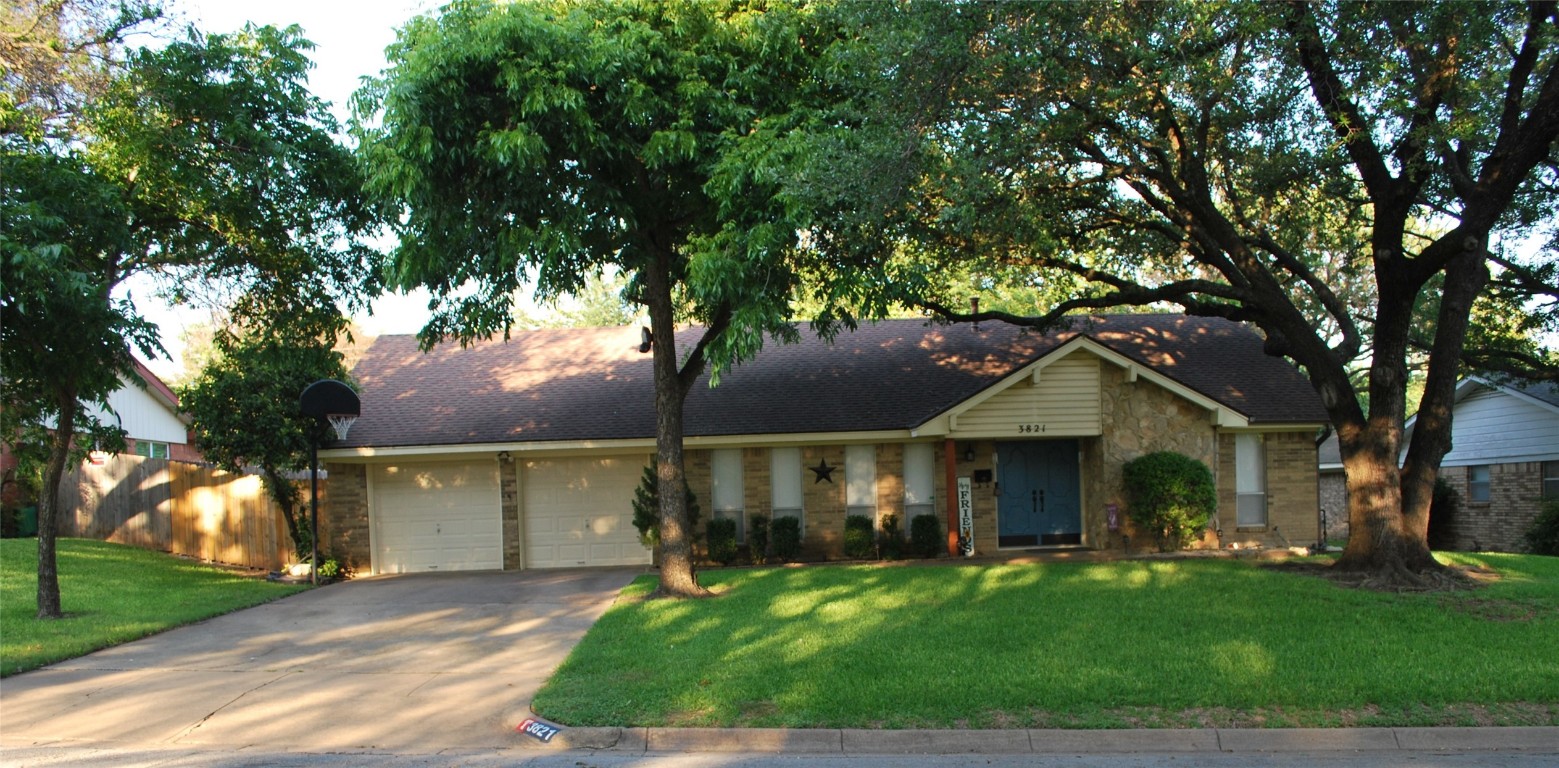 3821 Sunnydale Drive Benbrook TX 76116