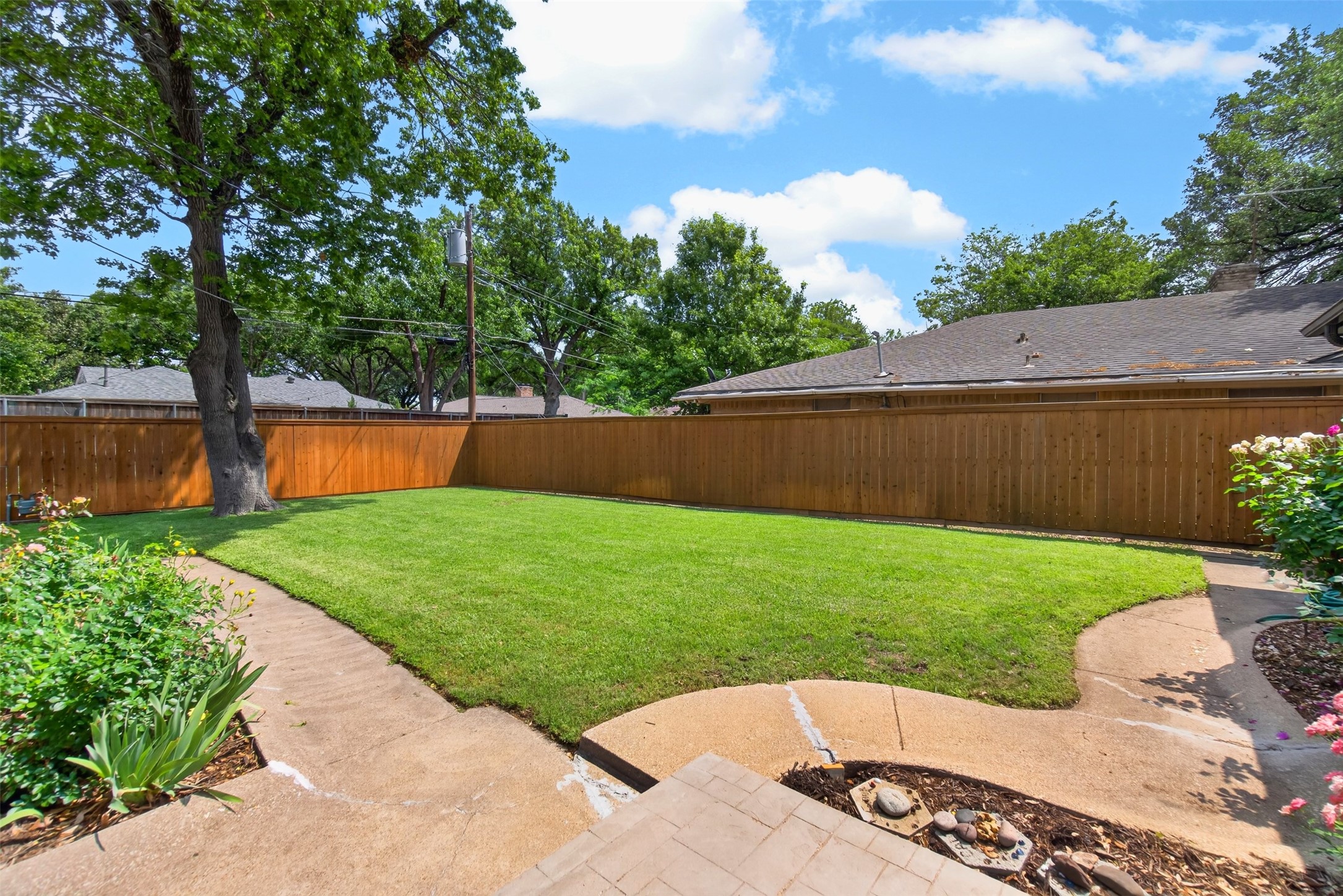 6233 Crestmont Drive Dallas TX 75214