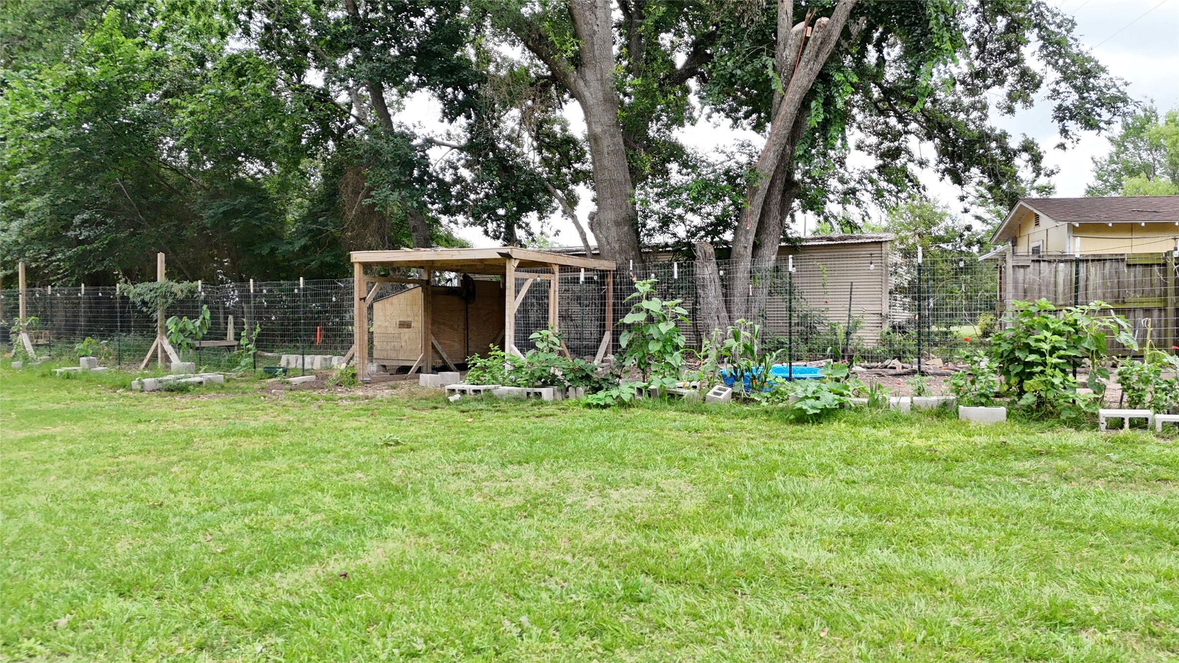 1724 E Crestway Drive West Tawakoni TX 75474