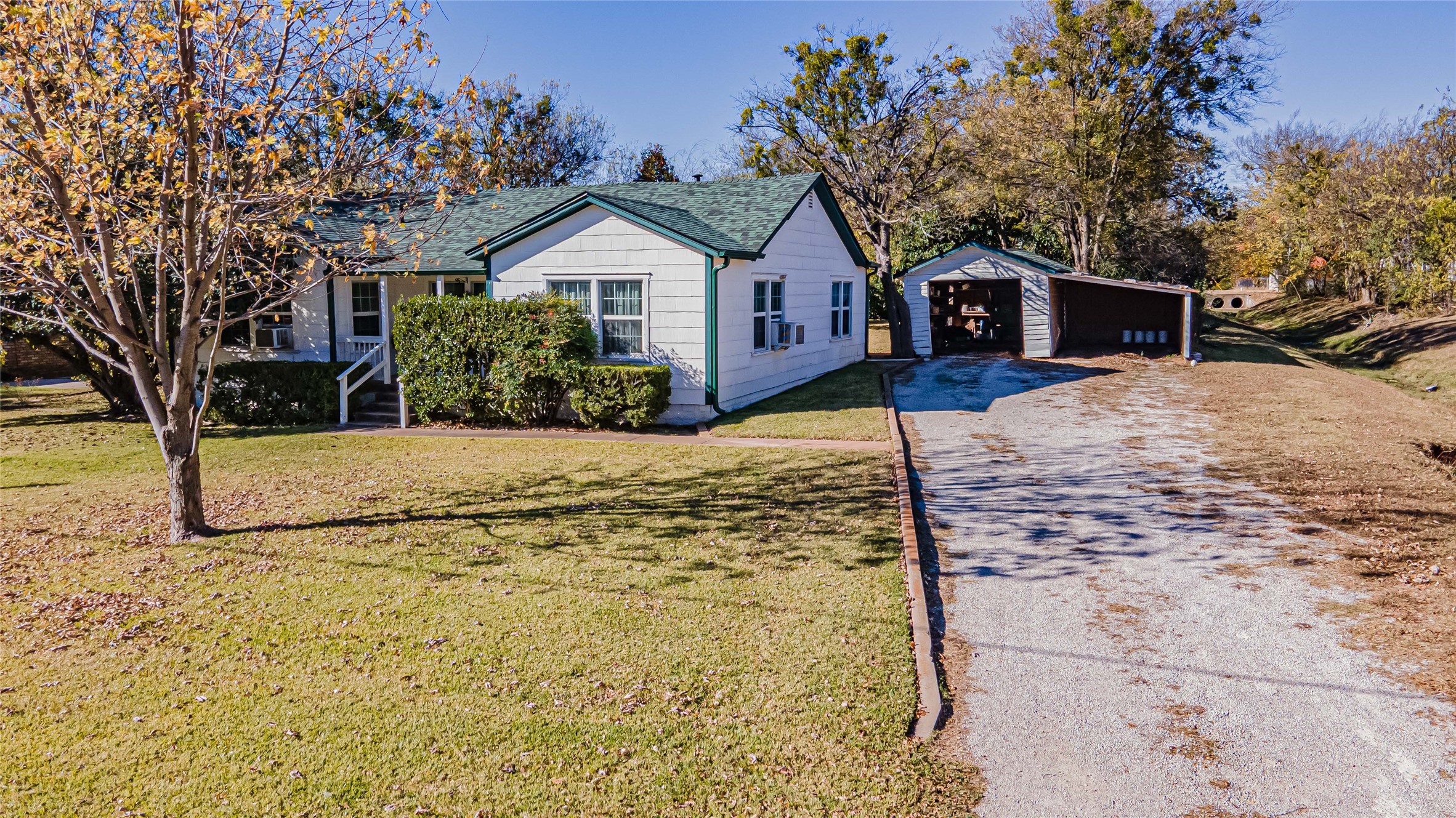 404 S Baker Street Granbury TX 76048
