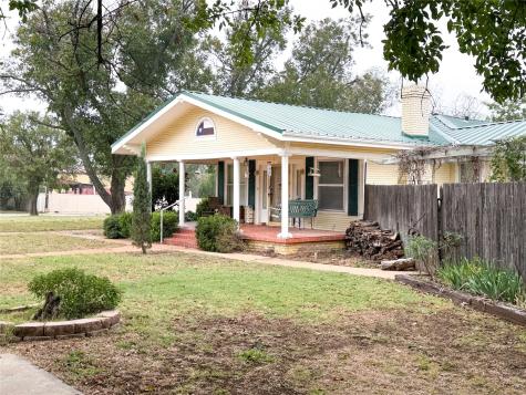 1207 S Mulberry Street Eastland TX 76448