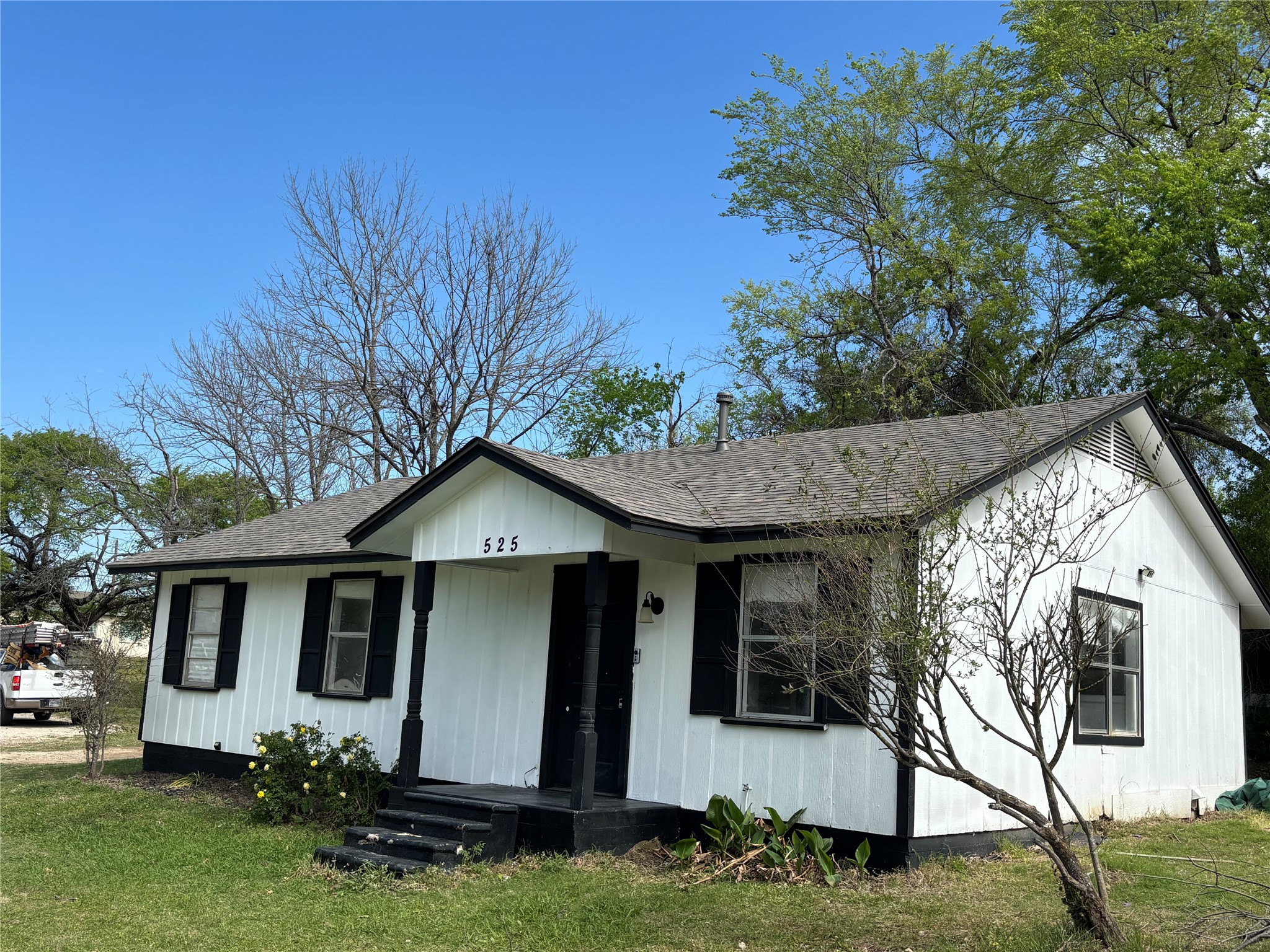 525 W Hickory Street Kaufman TX 75142