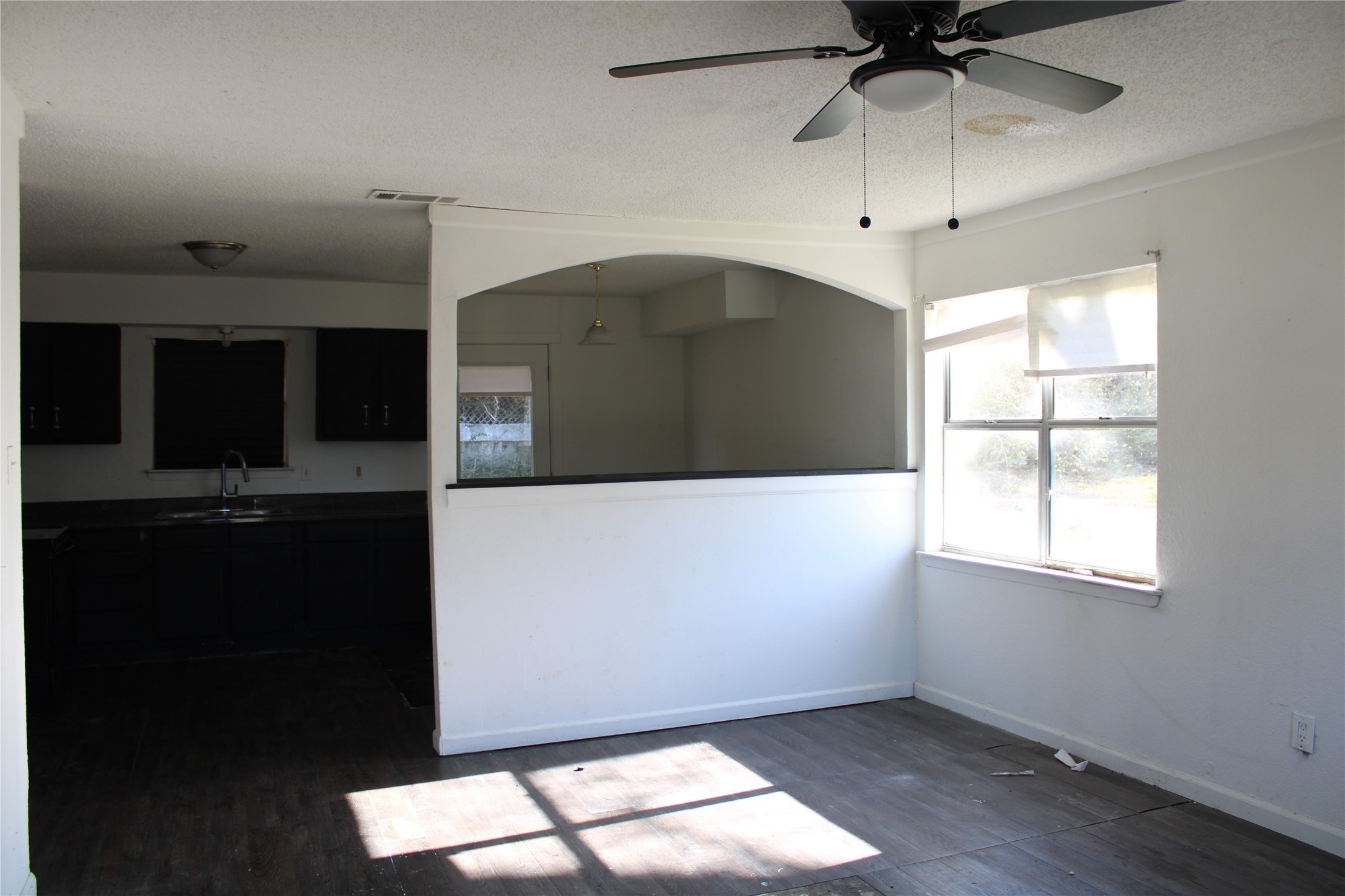 525 W Hickory Street Kaufman TX 75142