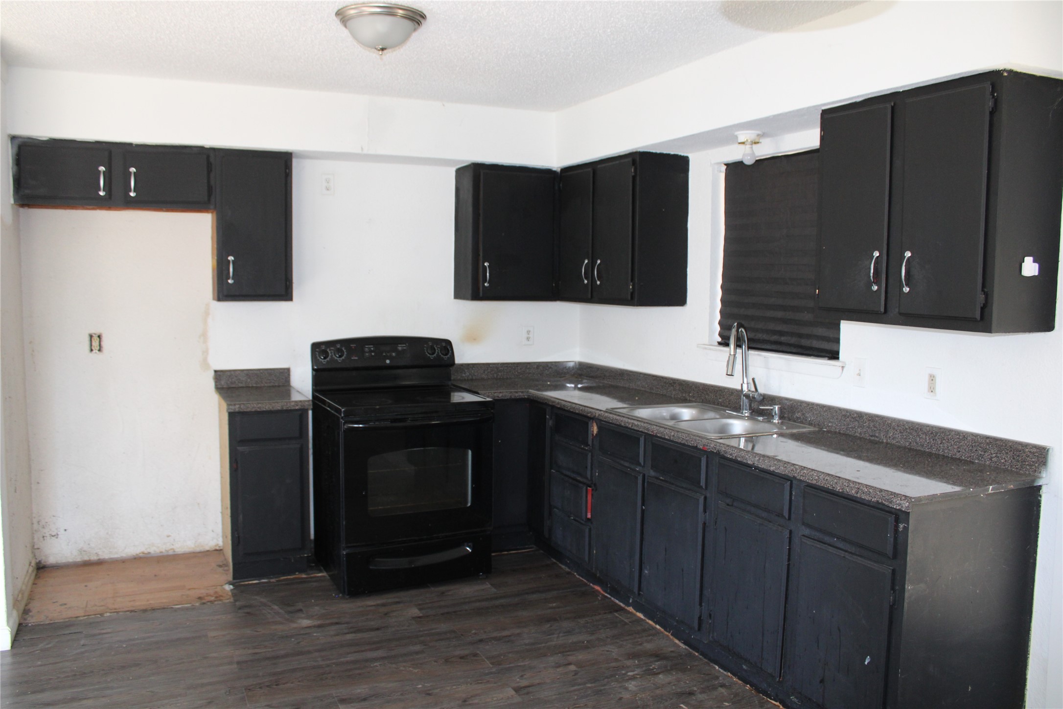 525 W Hickory Street Kaufman TX 75142