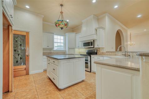 15 W Elmwood Corner Mount Vernon TX 75457