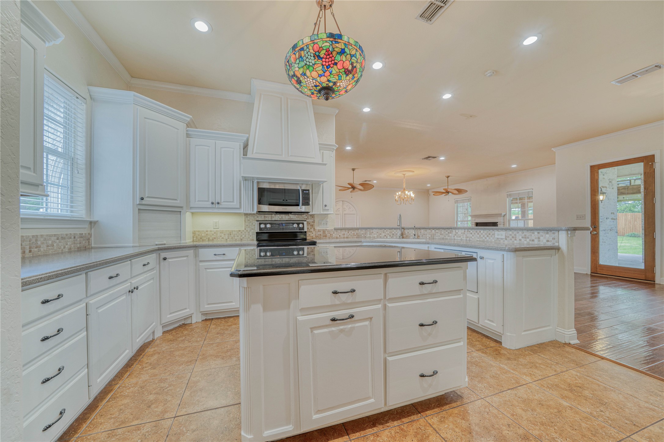 15 W Elmwood Corner Mount Vernon TX 75457