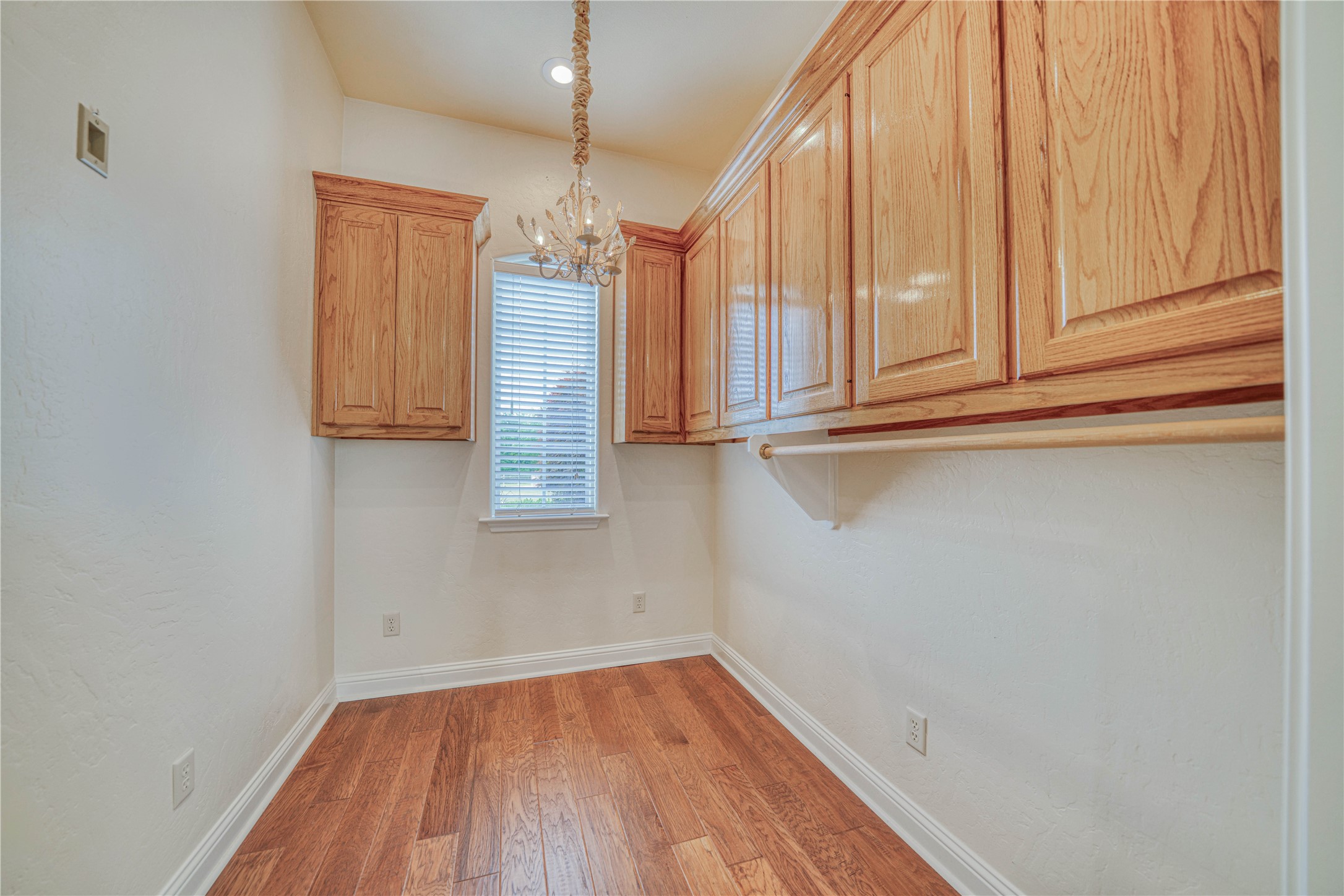 15 W Elmwood Corner Mount Vernon TX 75457