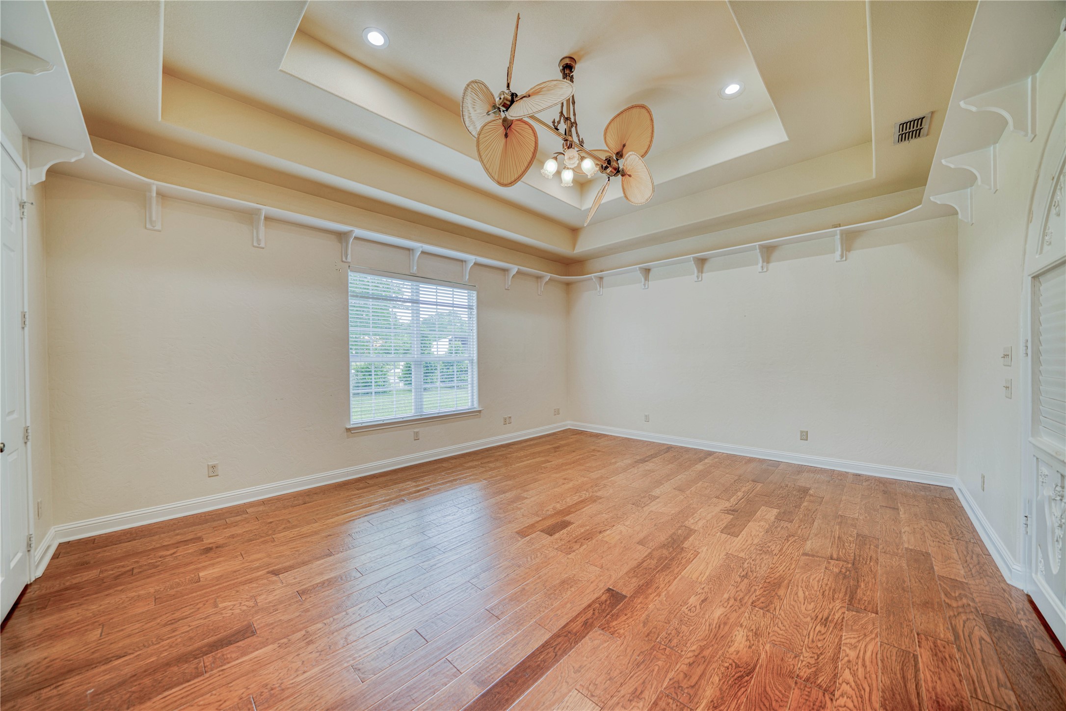 15 W Elmwood Corner Mount Vernon TX 75457