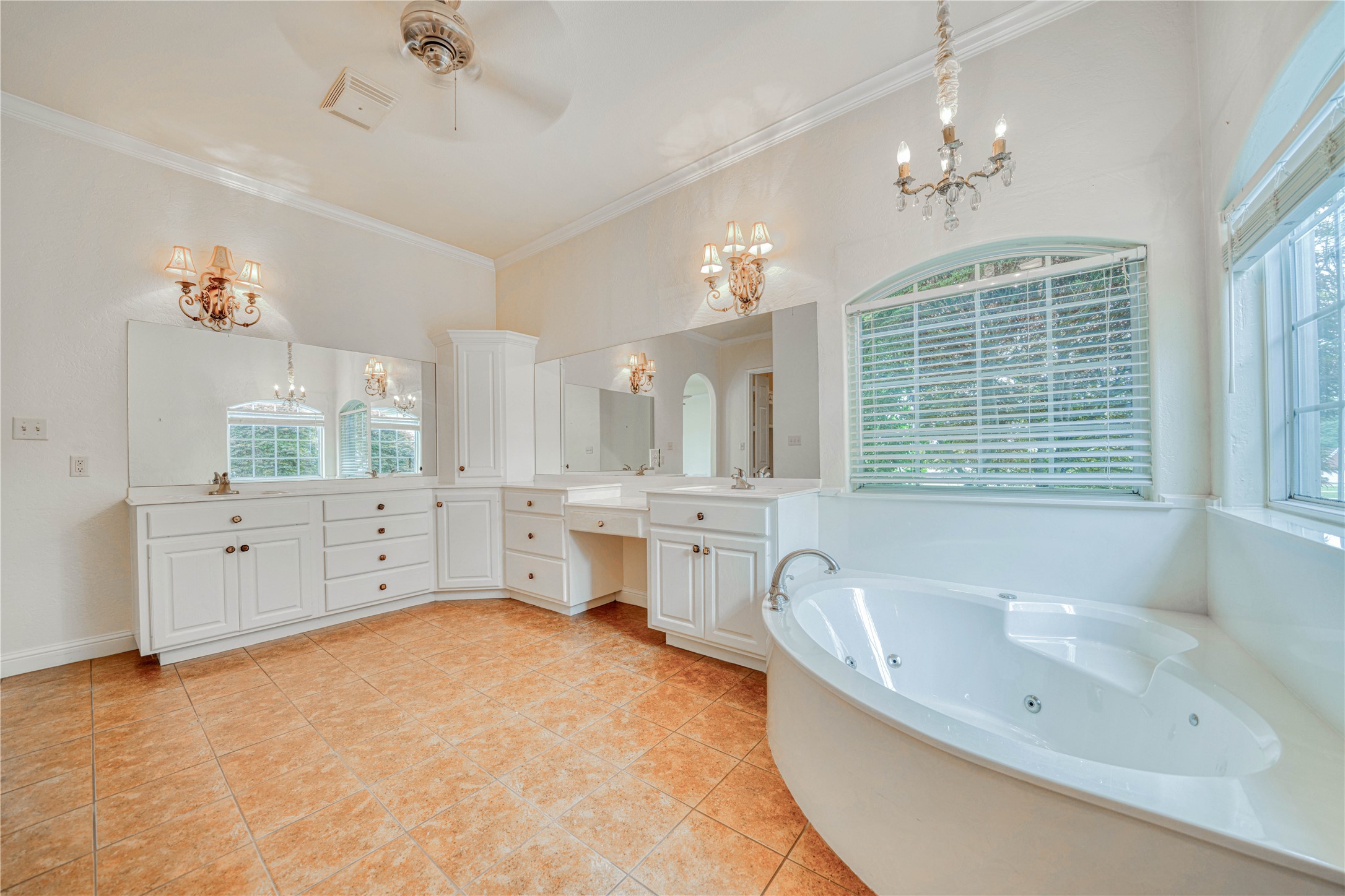 15 W Elmwood Corner Mount Vernon TX 75457