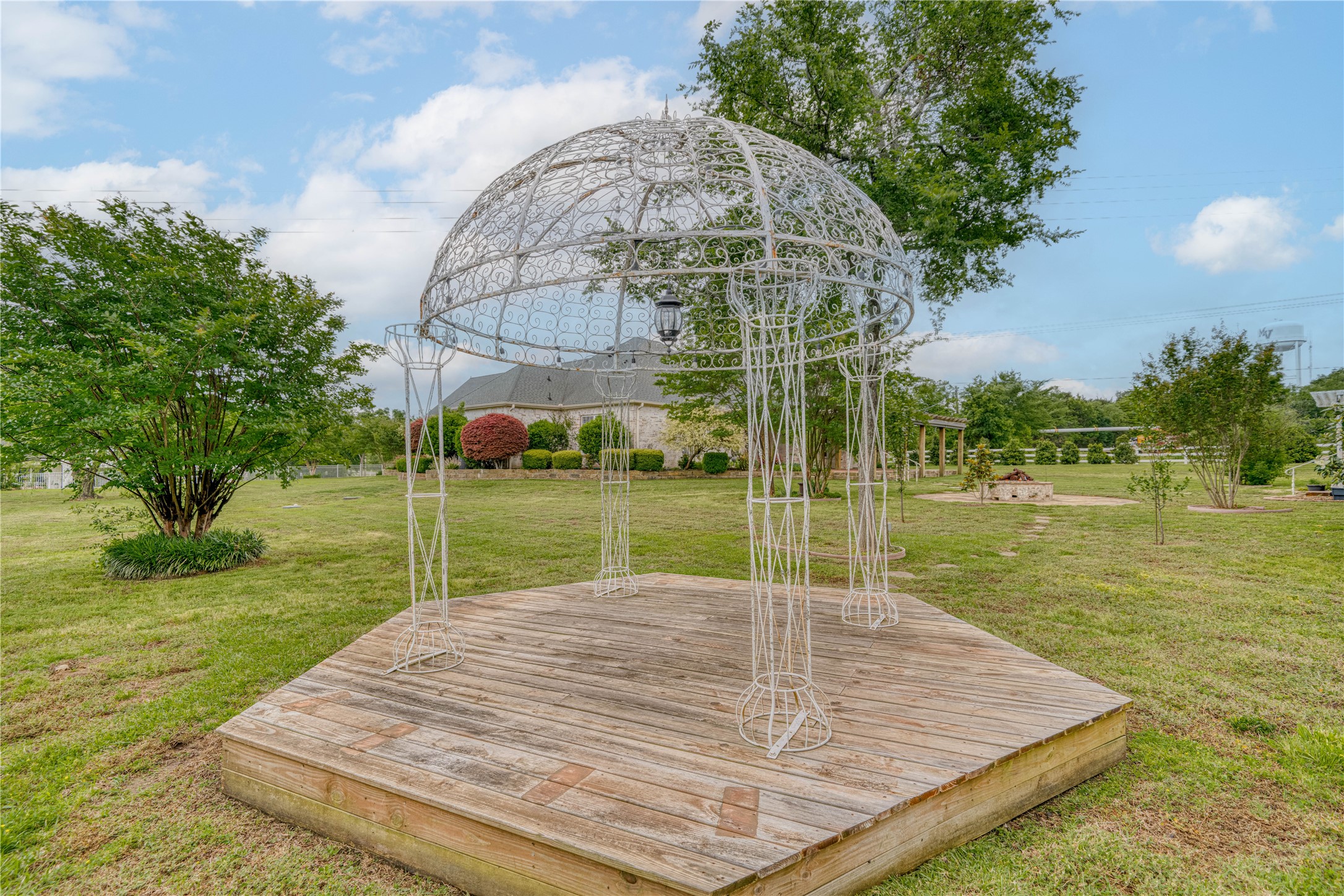 15 W Elmwood Corner Mount Vernon TX 75457