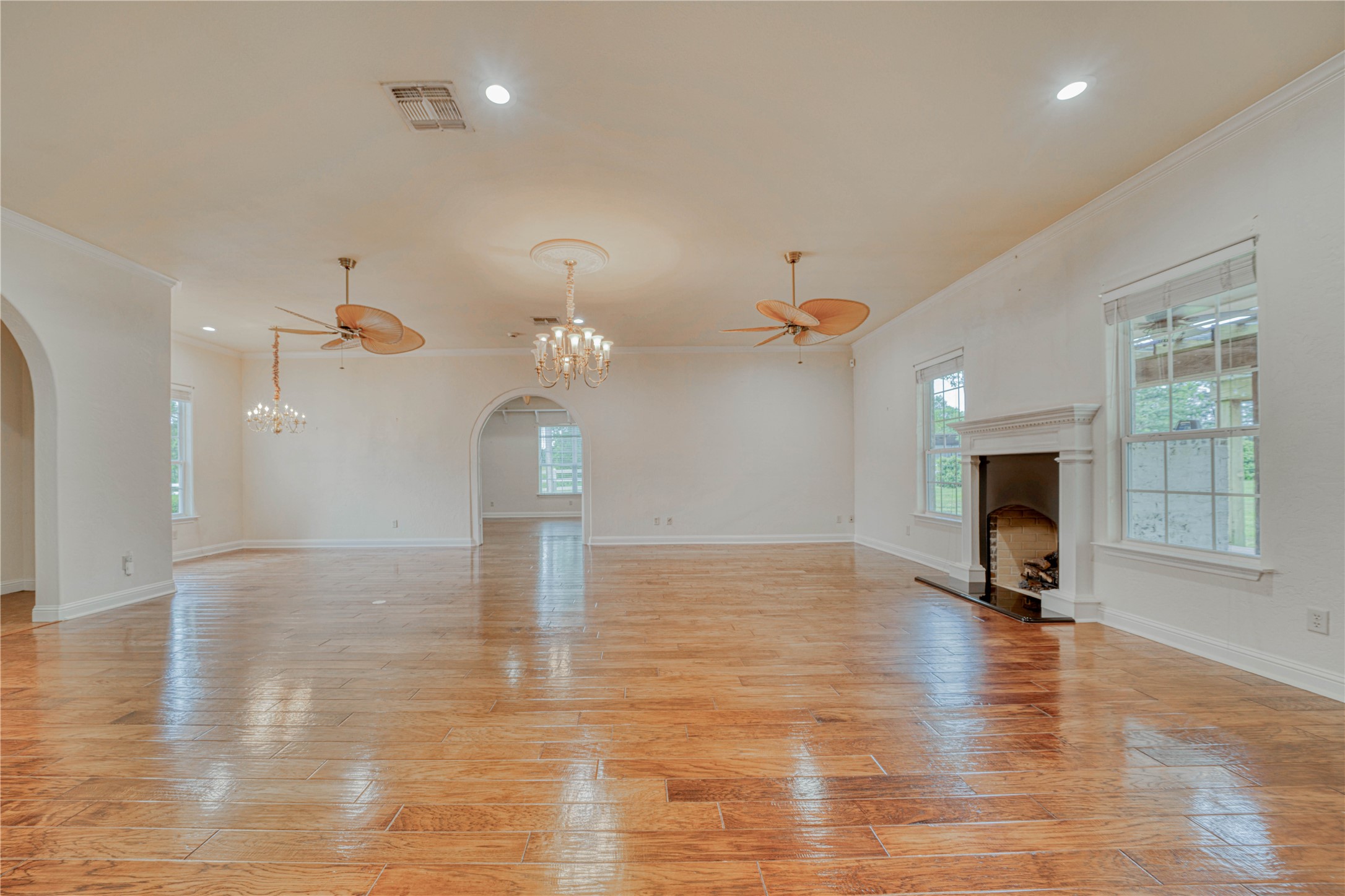 15 W Elmwood Corner Mount Vernon TX 75457
