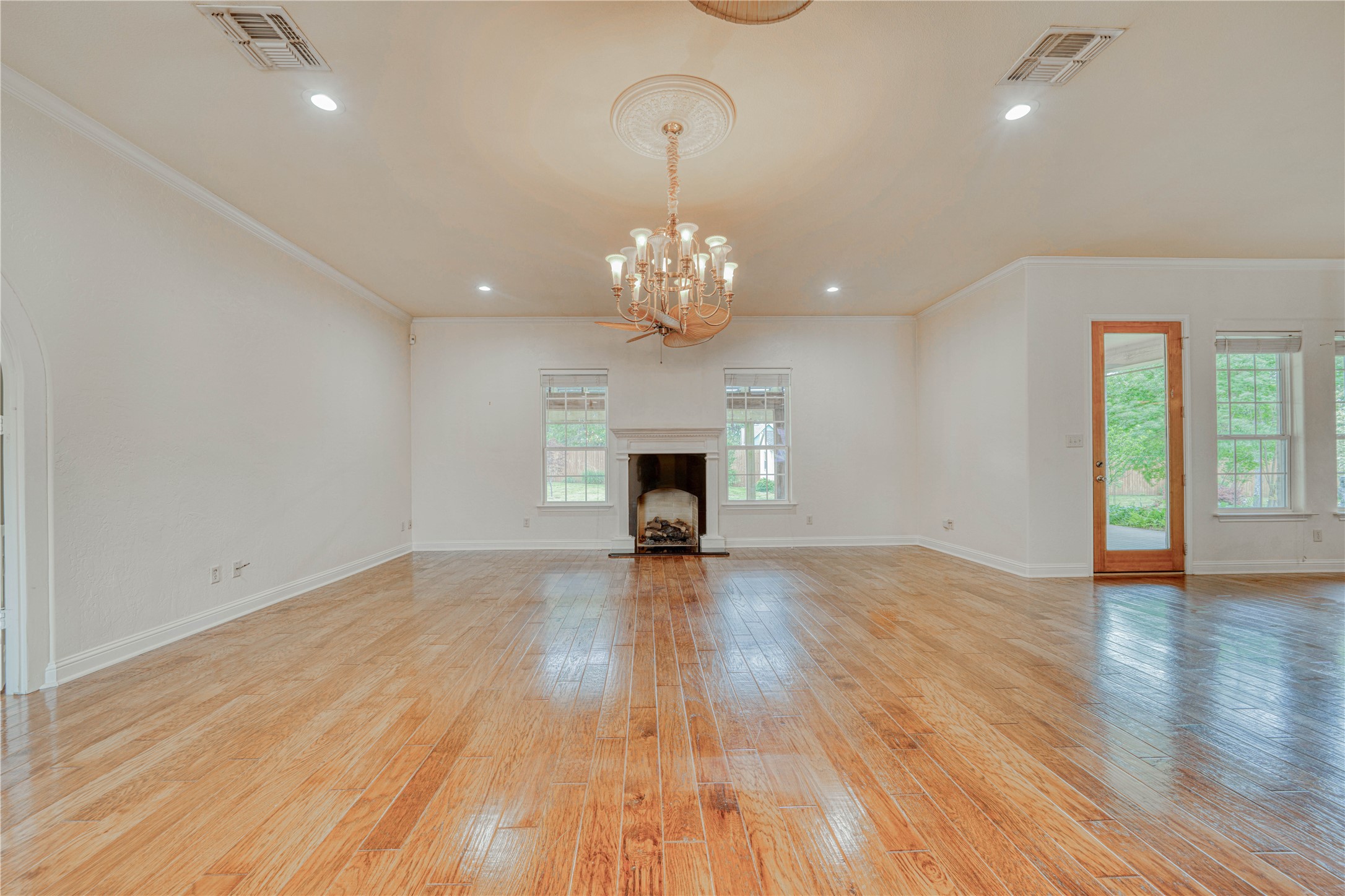 15 W Elmwood Corner Mount Vernon TX 75457