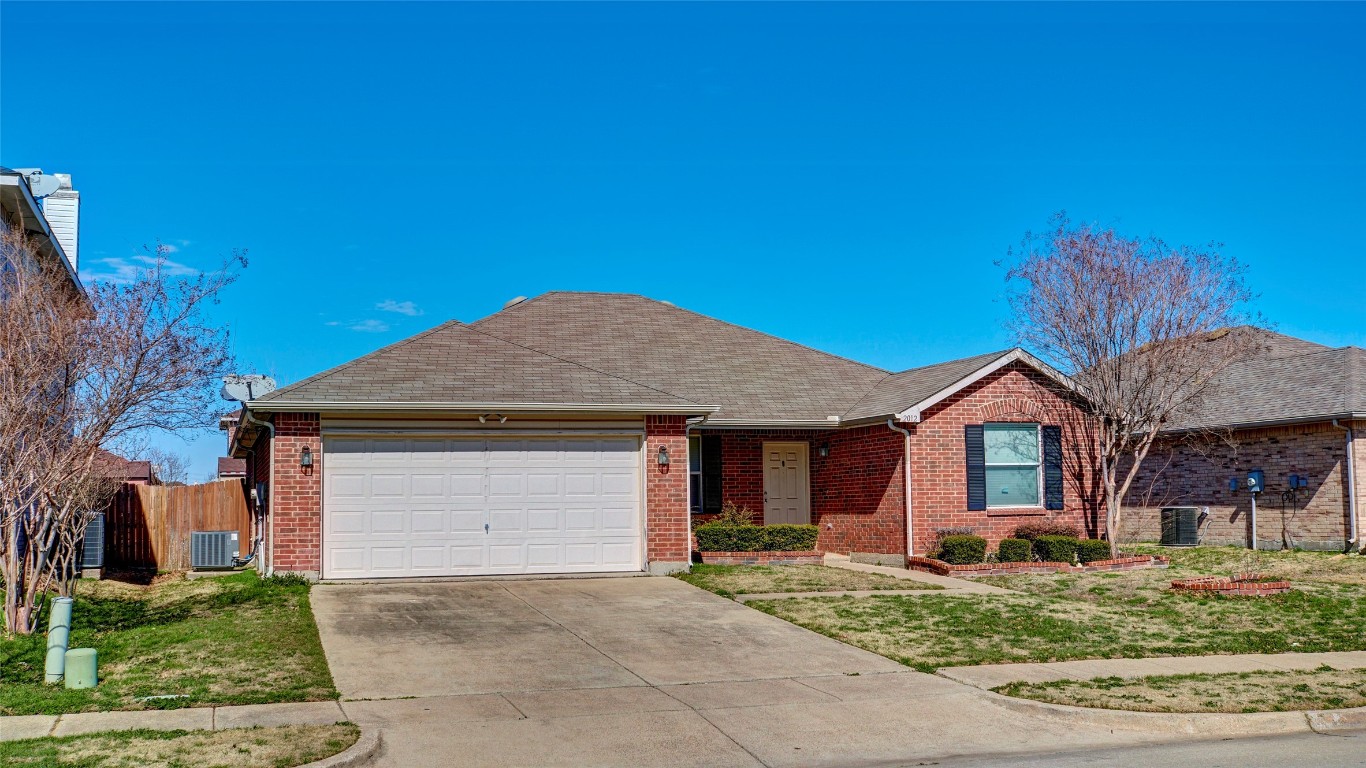 2012 Kalgary Lane Grand Prairie TX 75052