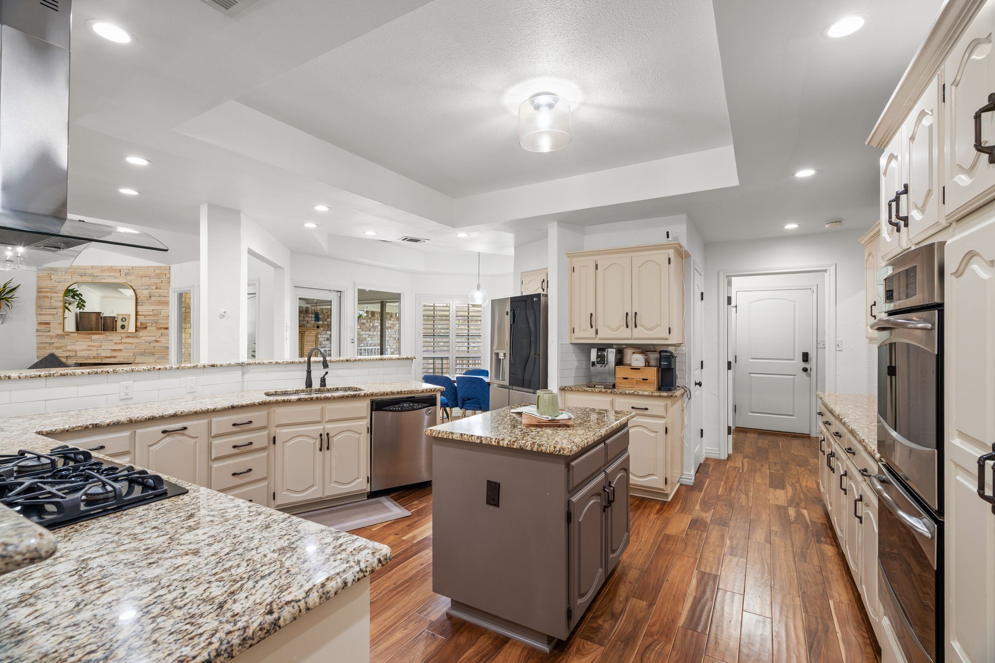 2103 Lake Country Drive Arlington TX 76012