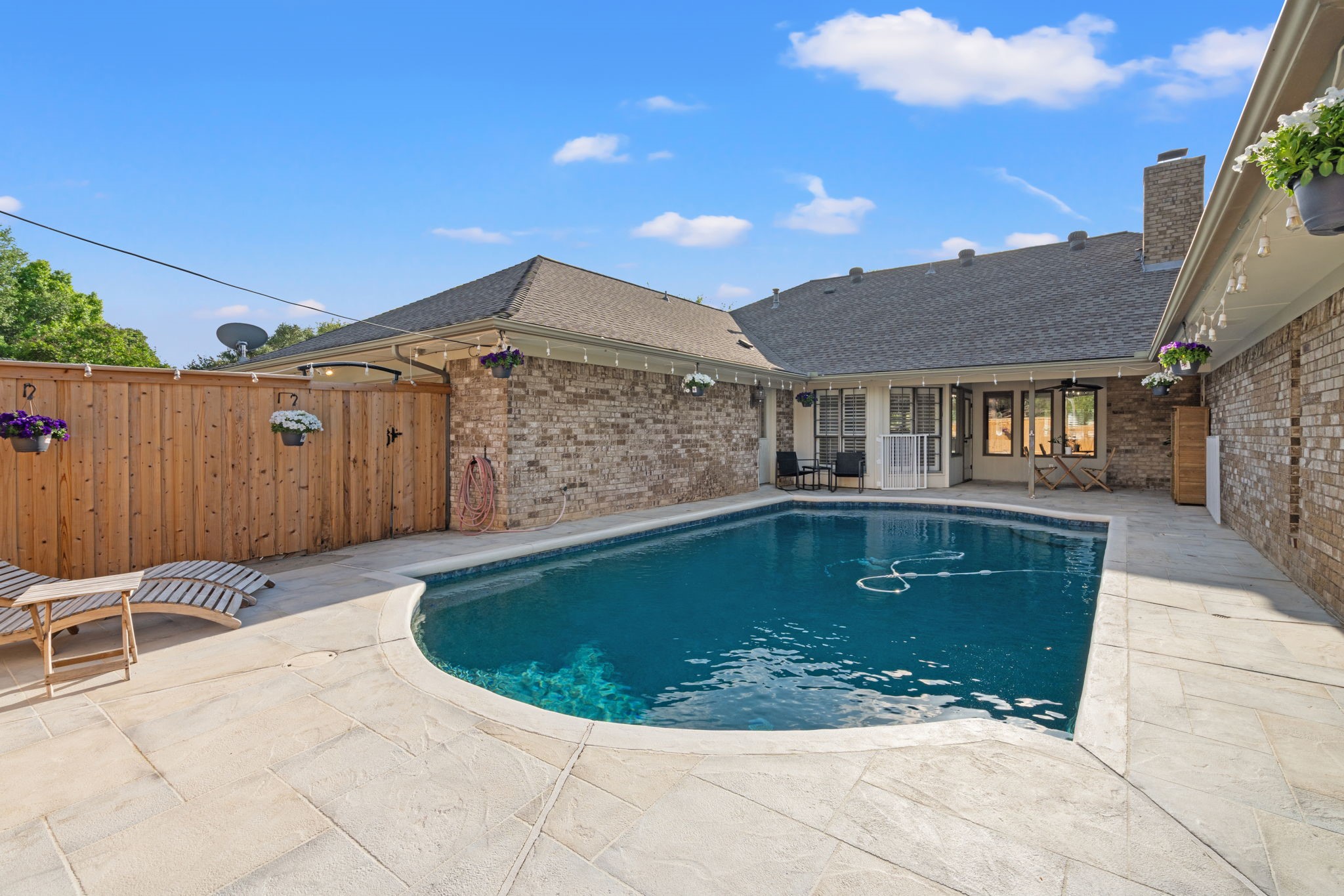 2103 Lake Country Drive Arlington TX 76012