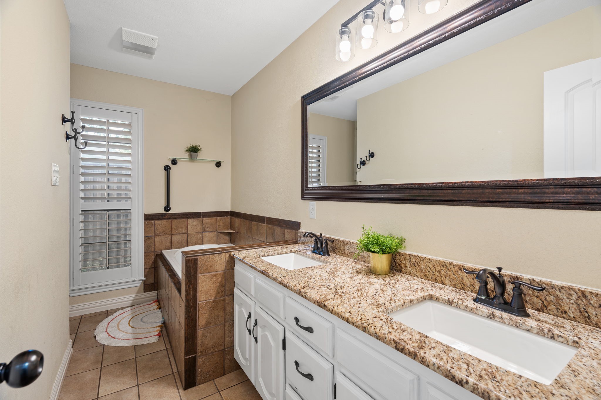 2103 Lake Country Drive Arlington TX 76012