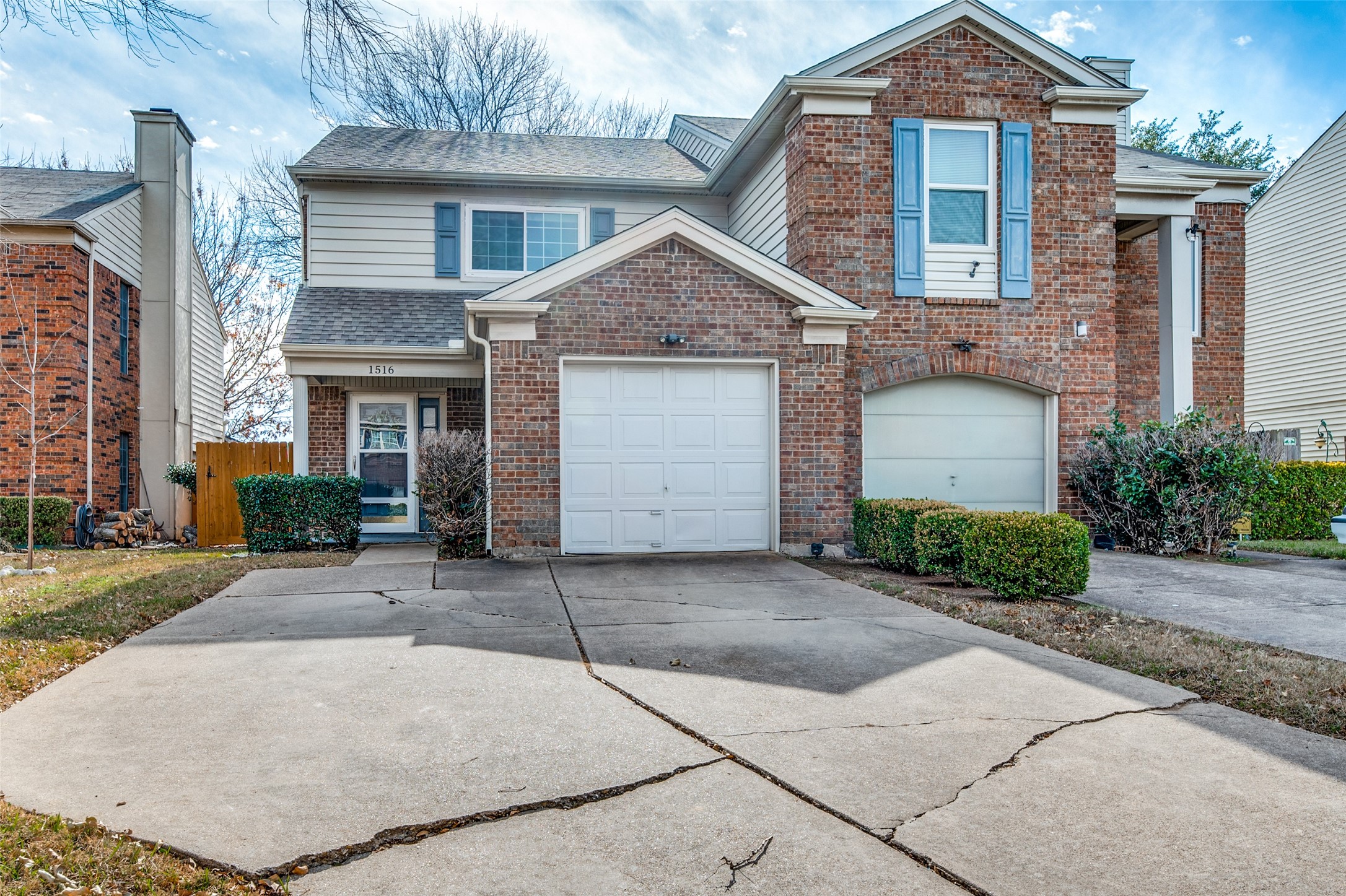 1516 Creek Bank Lane Arlington TX 76014
