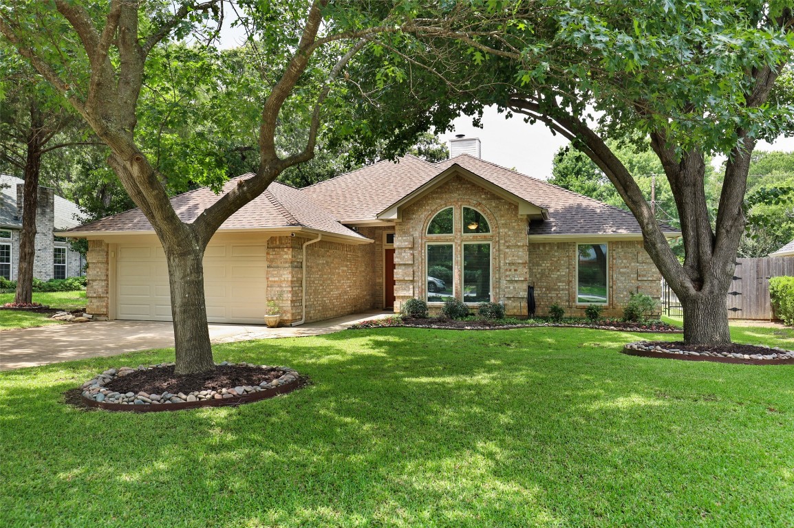 1017 Glen Oak Drive Burleson TX 76028