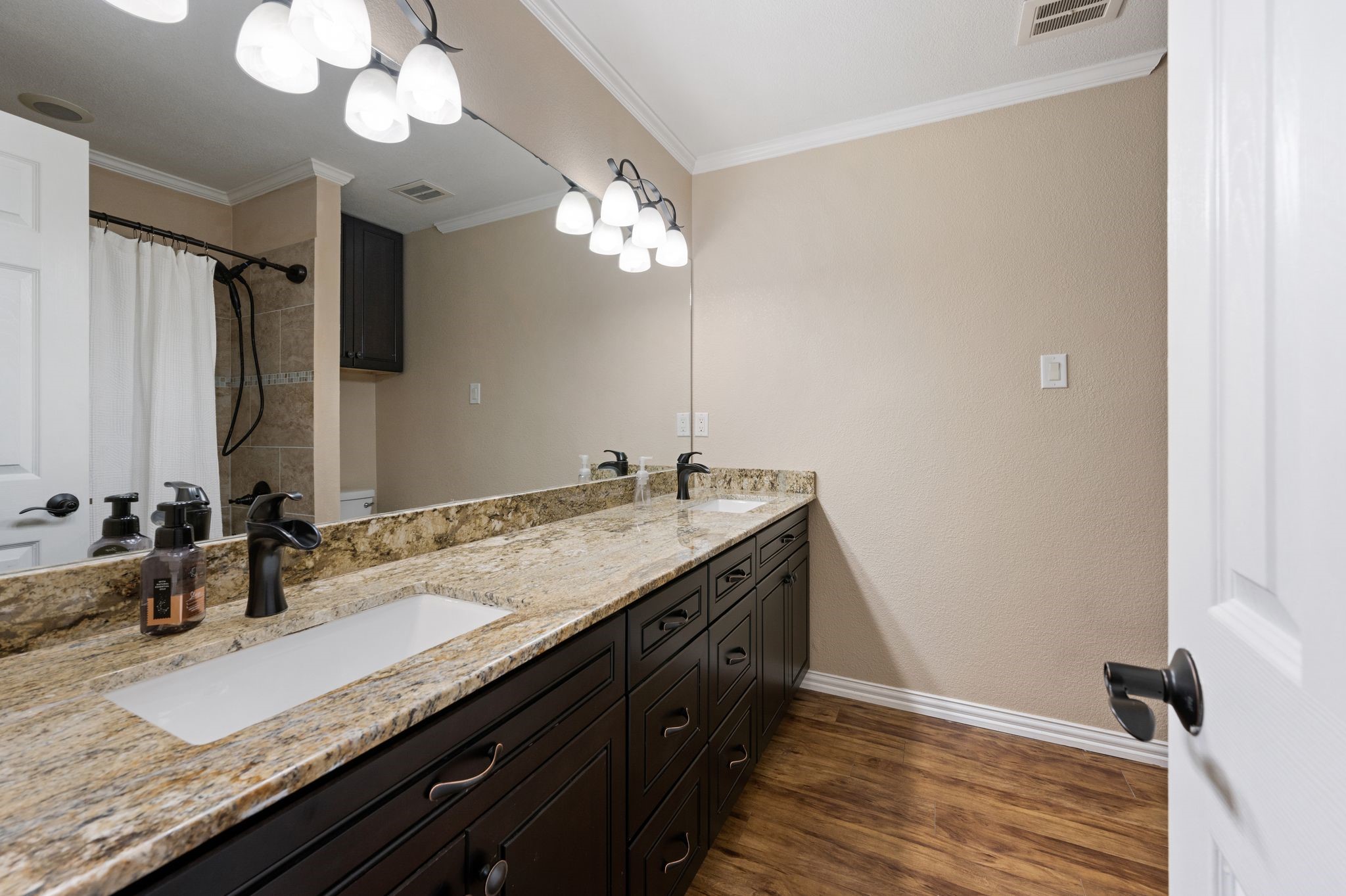 1823 E Cedar Elm Drive Arlington TX 76012