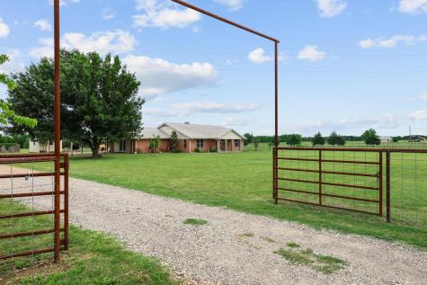 1217 County Road 4705 Leonard TX 75452