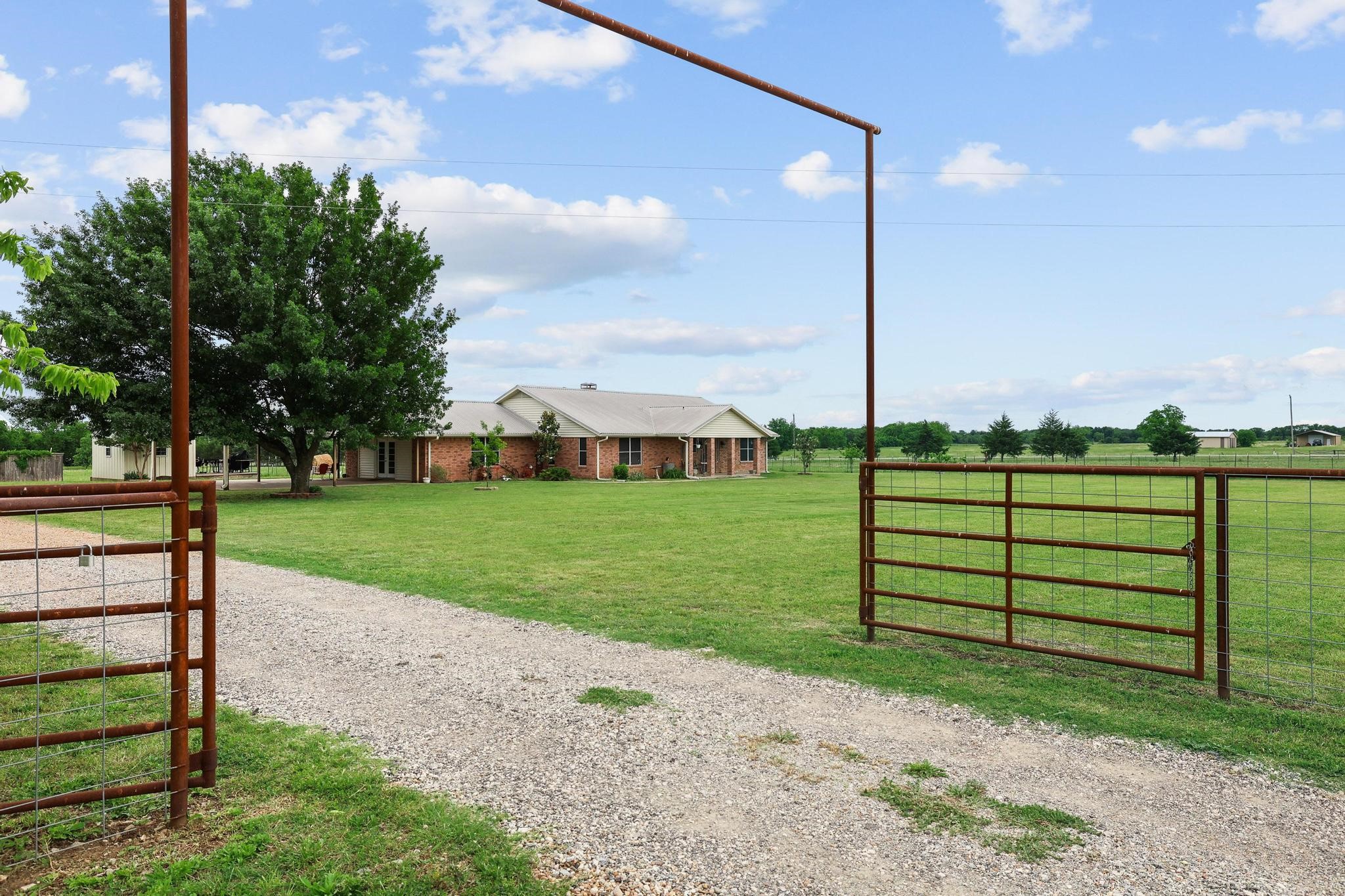 1217 County Road 4705 Leonard TX 75452