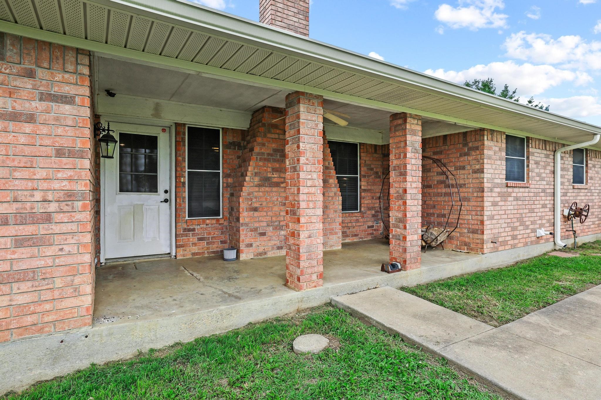 1217 County Road 4705 Leonard TX 75452