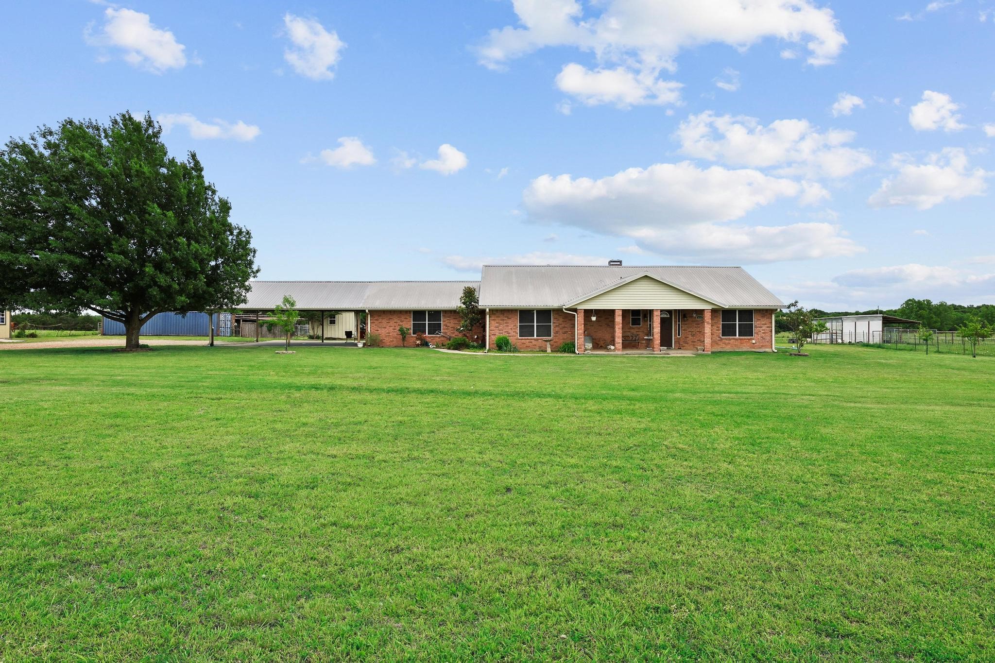 1217 County Road 4705 Leonard TX 75452