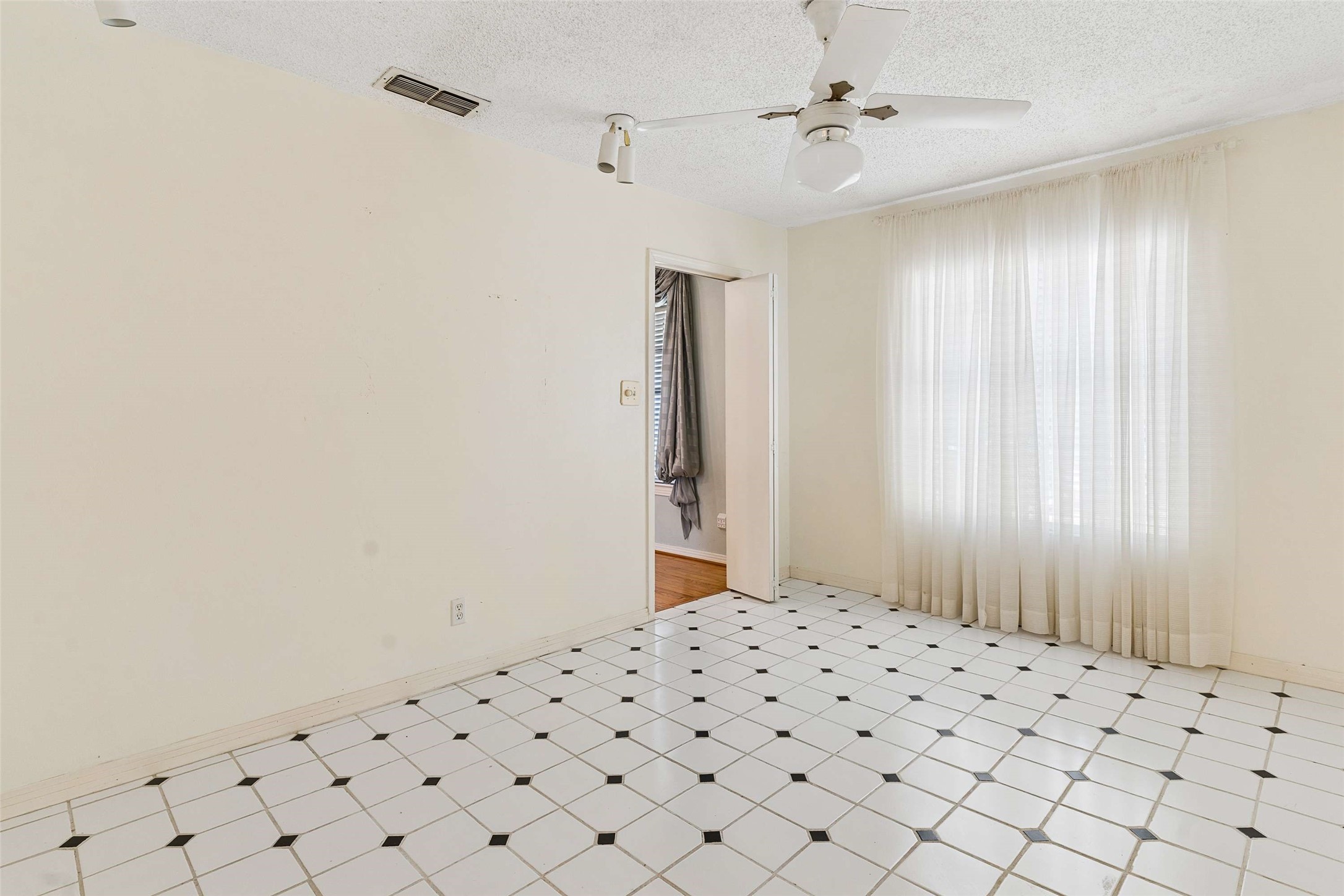 2225 Brooks Street Garland TX 75041
