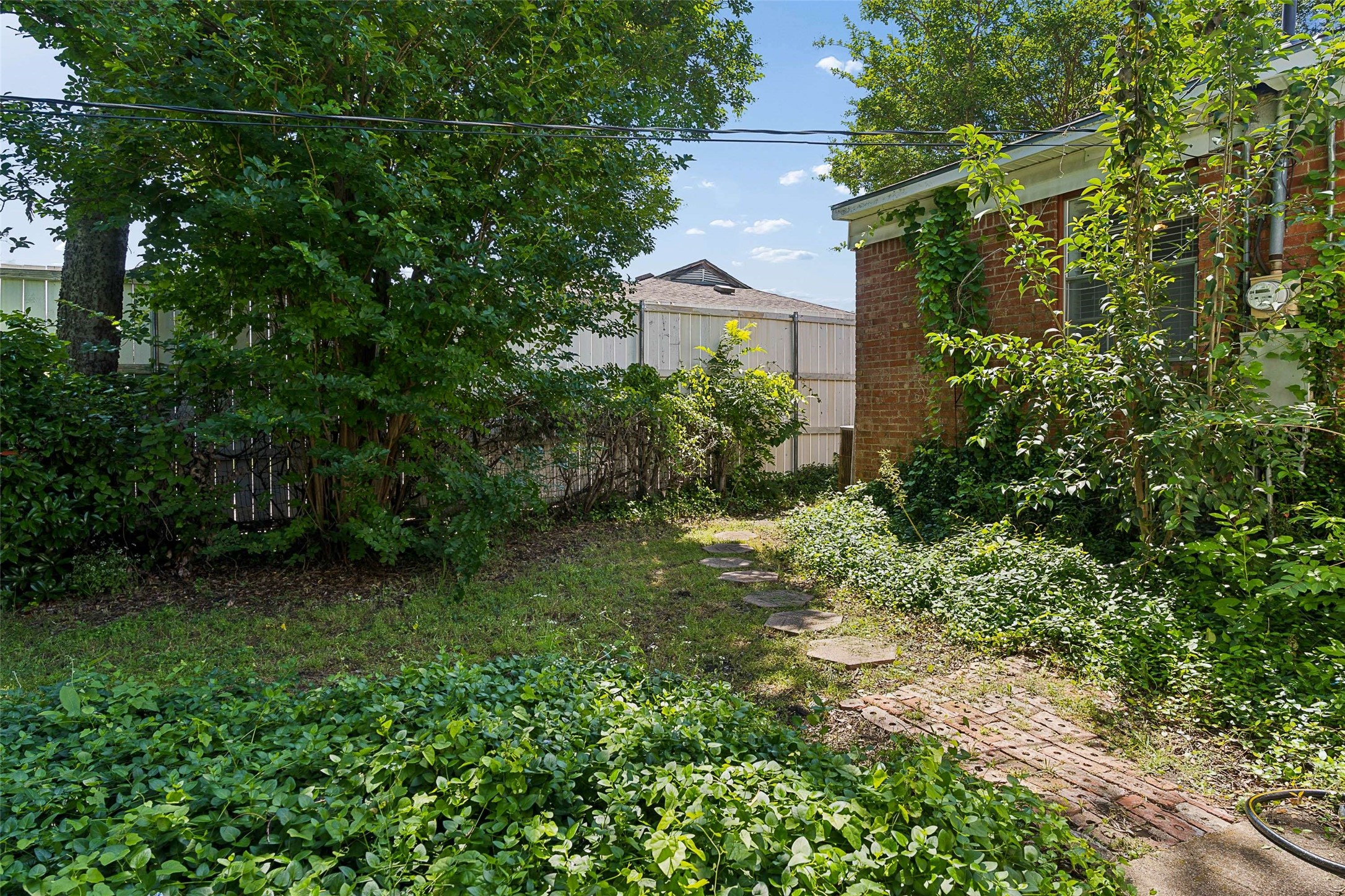 2225 Brooks Street Garland TX 75041