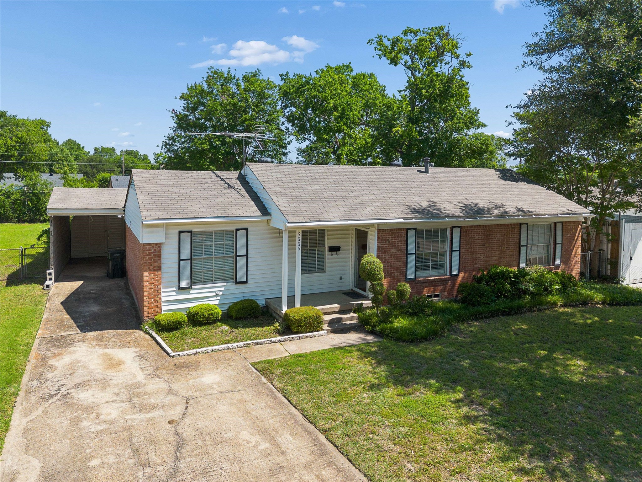 2225 Brooks Street Garland TX 75041