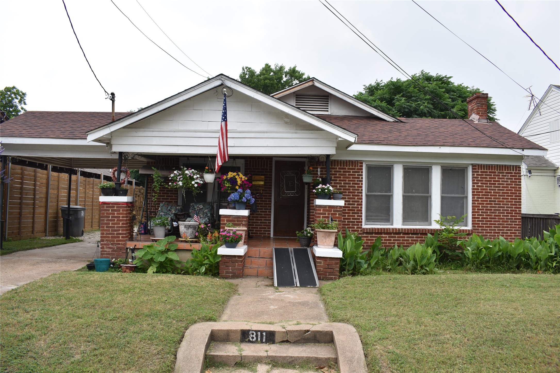 811 Buckalew Street Dallas TX 75208