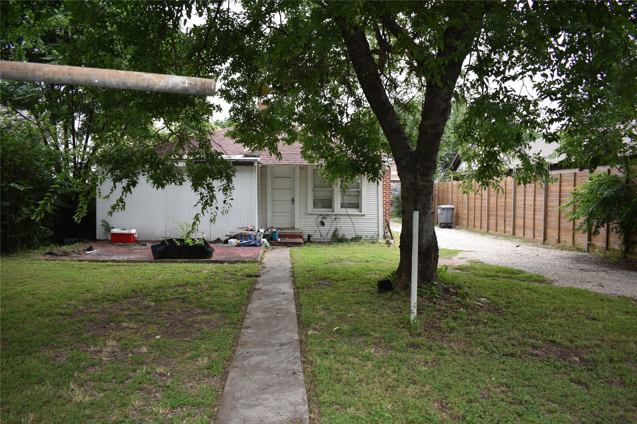 811 Buckalew Street Dallas TX 75208