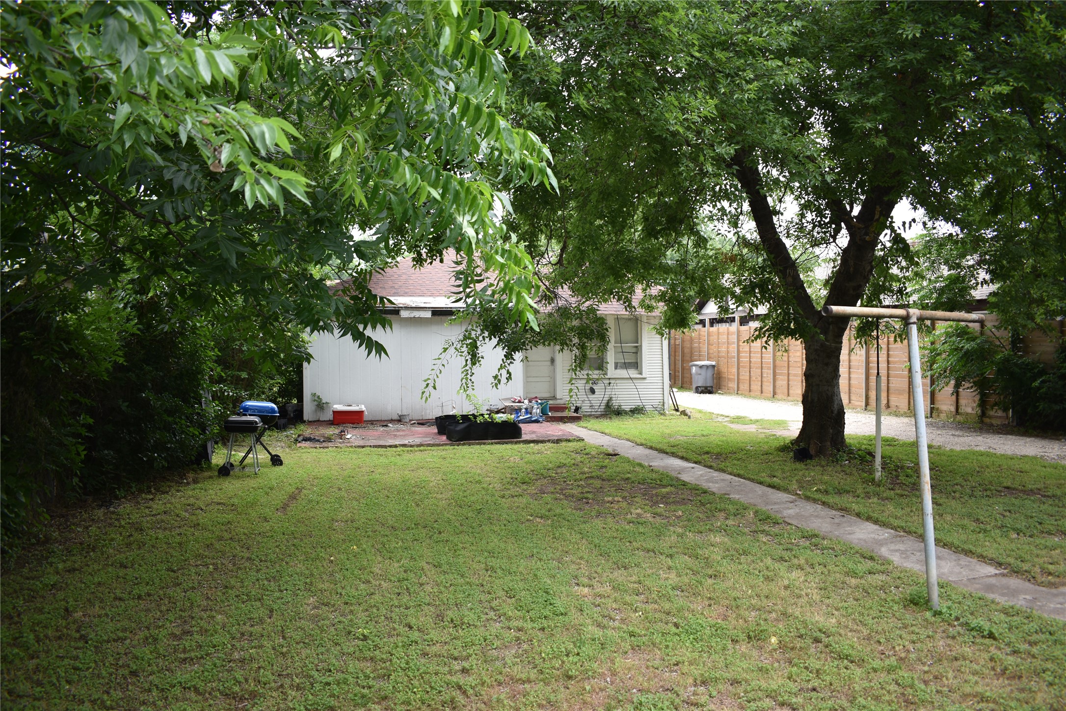 811 Buckalew Street Dallas TX 75208