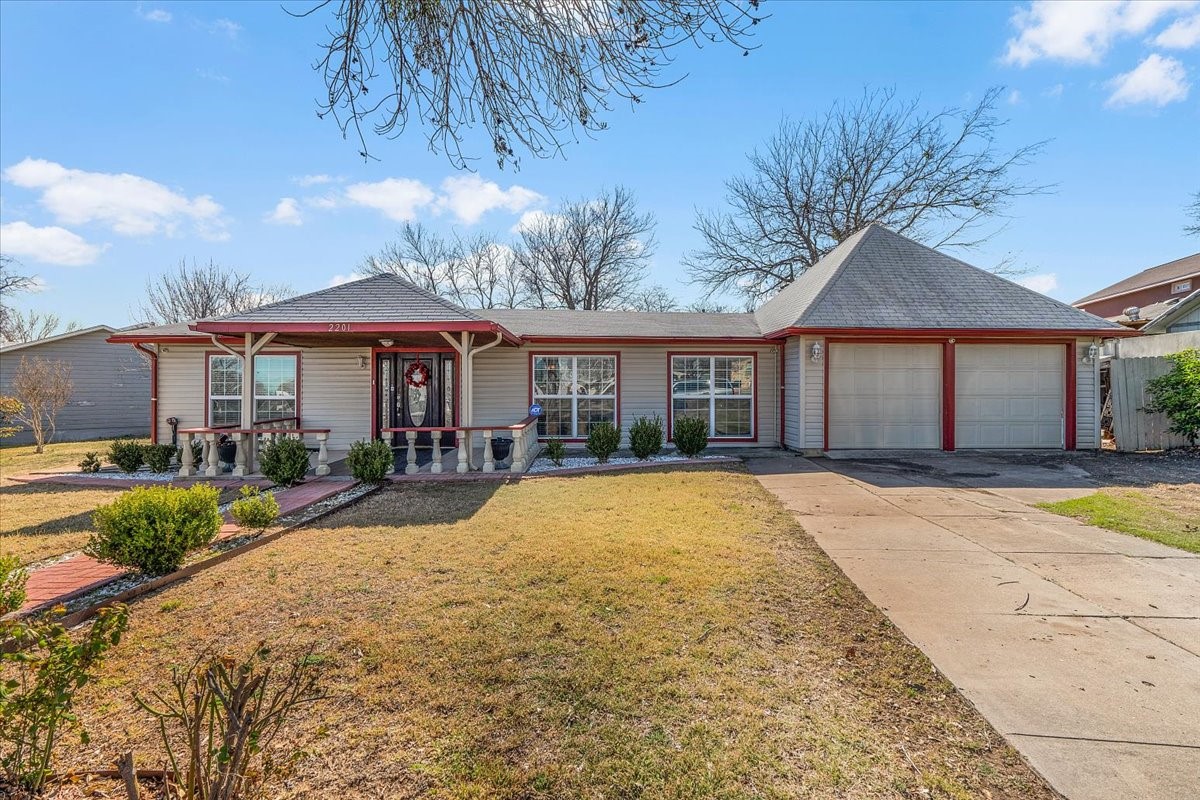 2201 Roberts Cut Off Road River Oaks TX 76114