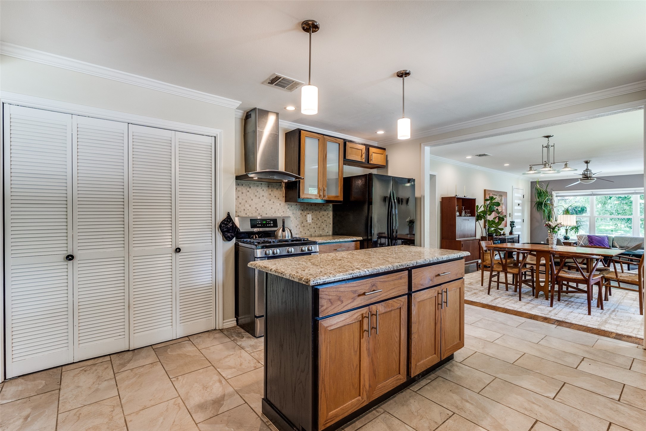 2461 Southwood Drive Dallas TX 75233