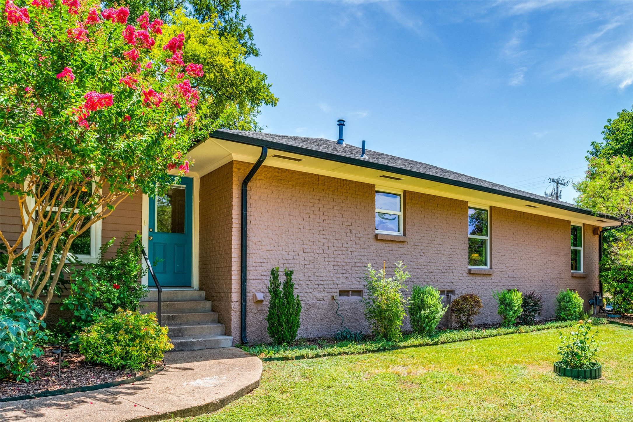 2461 Southwood Drive Dallas TX 75233