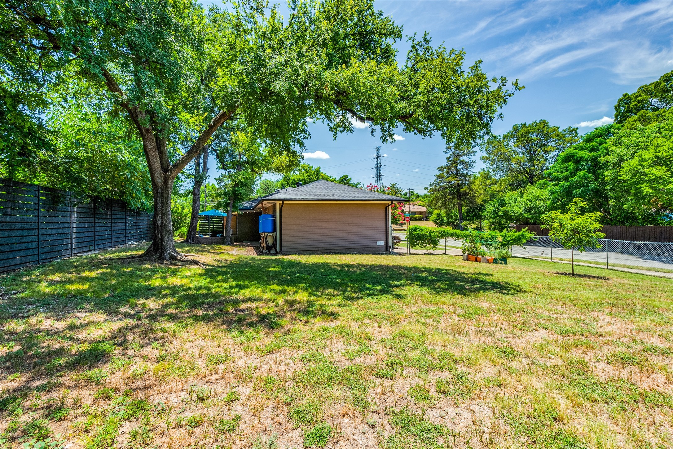 2461 Southwood Drive Dallas TX 75233