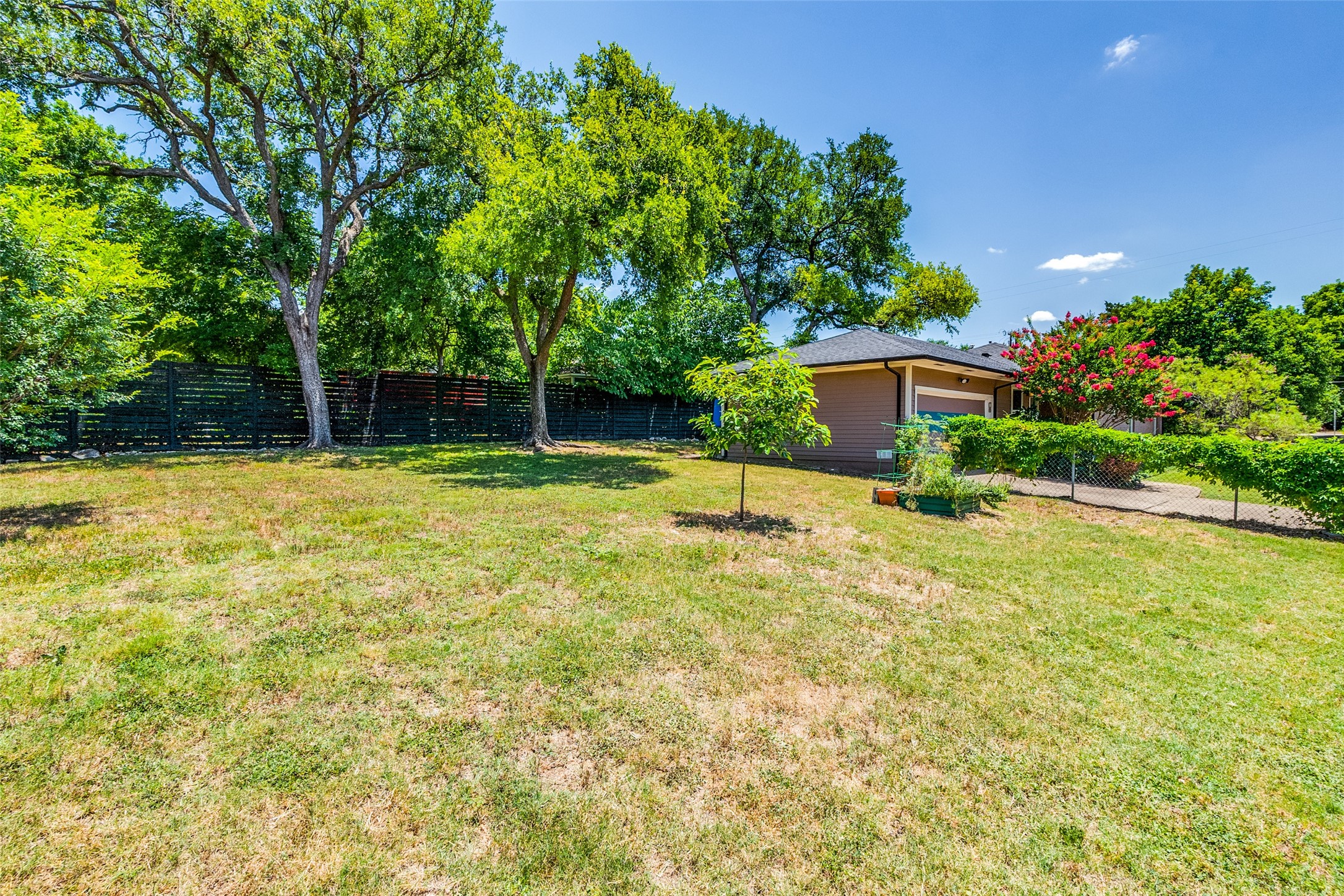 2461 Southwood Drive Dallas TX 75233