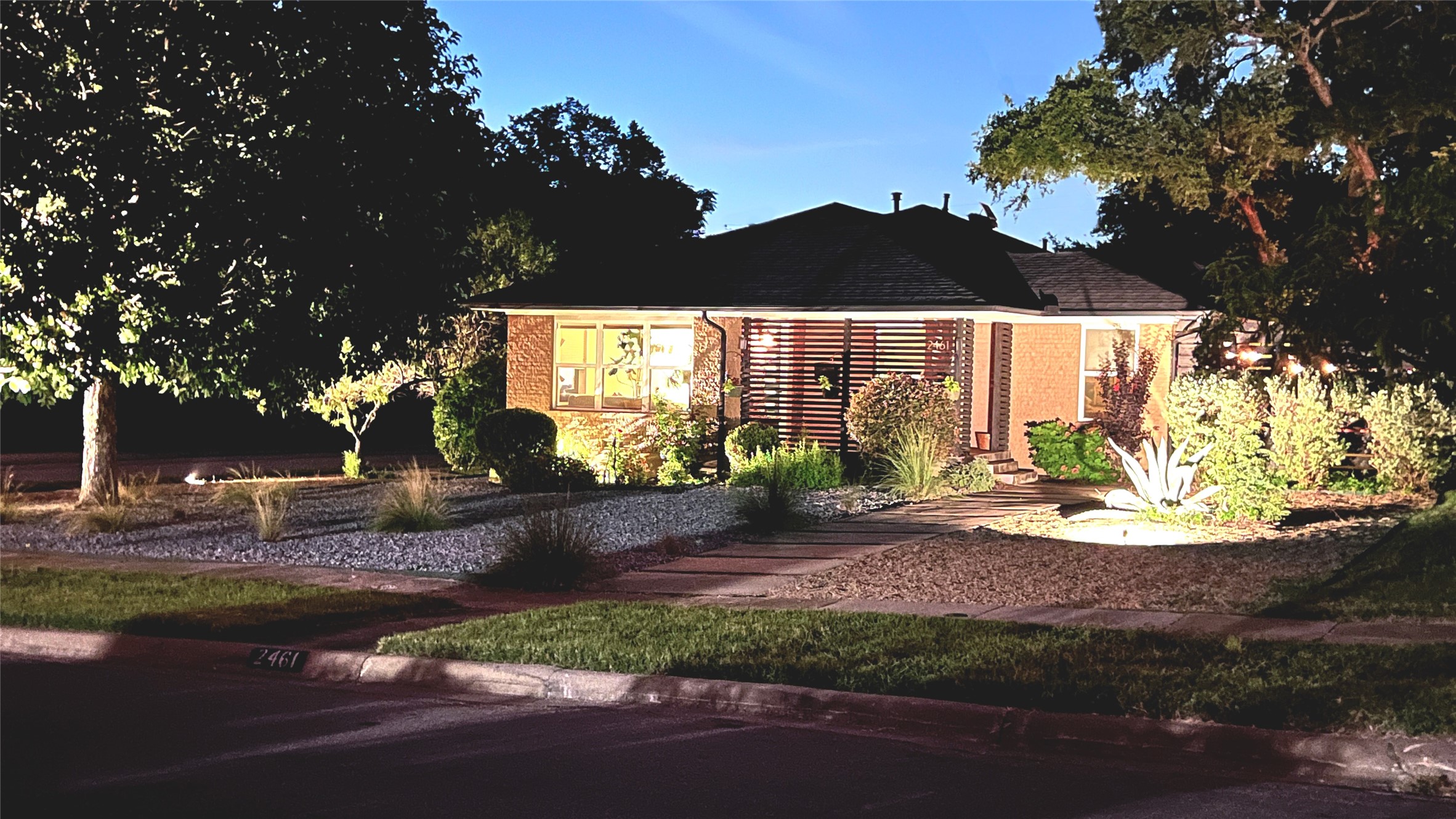 2461 Southwood Drive Dallas TX 75233