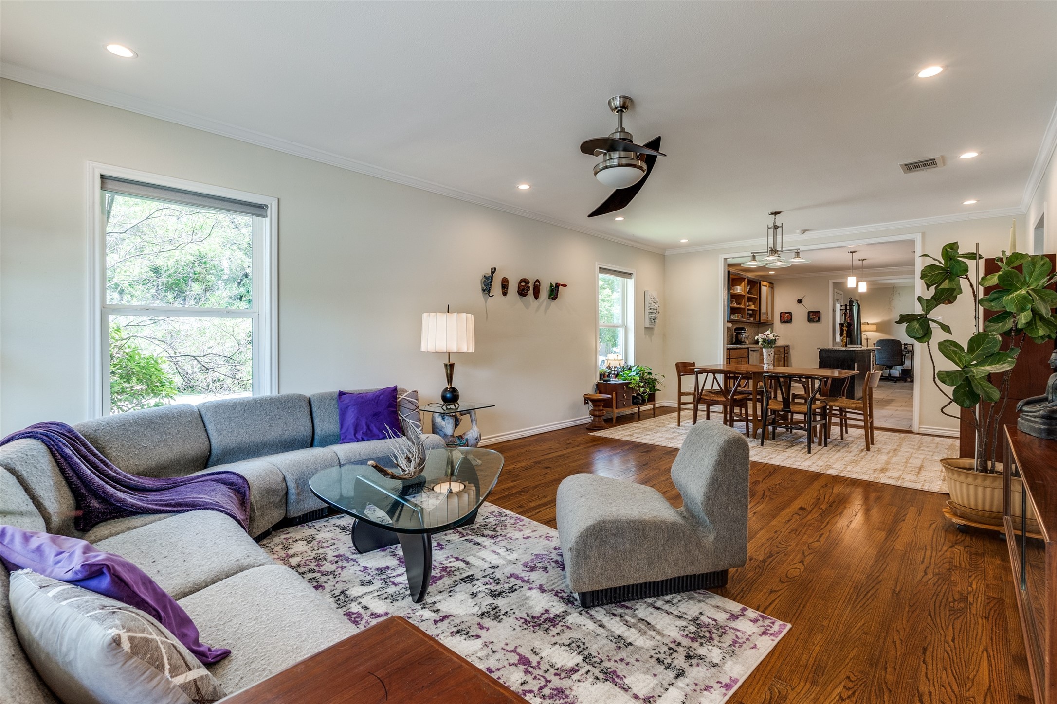 2461 Southwood Drive Dallas TX 75233