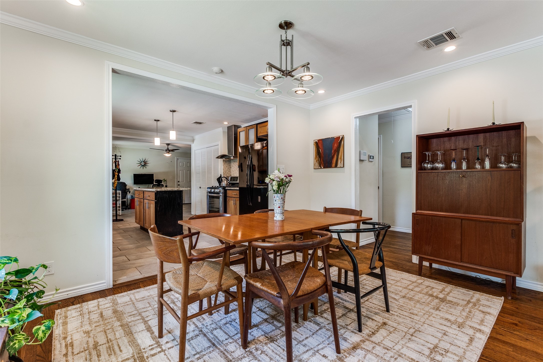 2461 Southwood Drive Dallas TX 75233