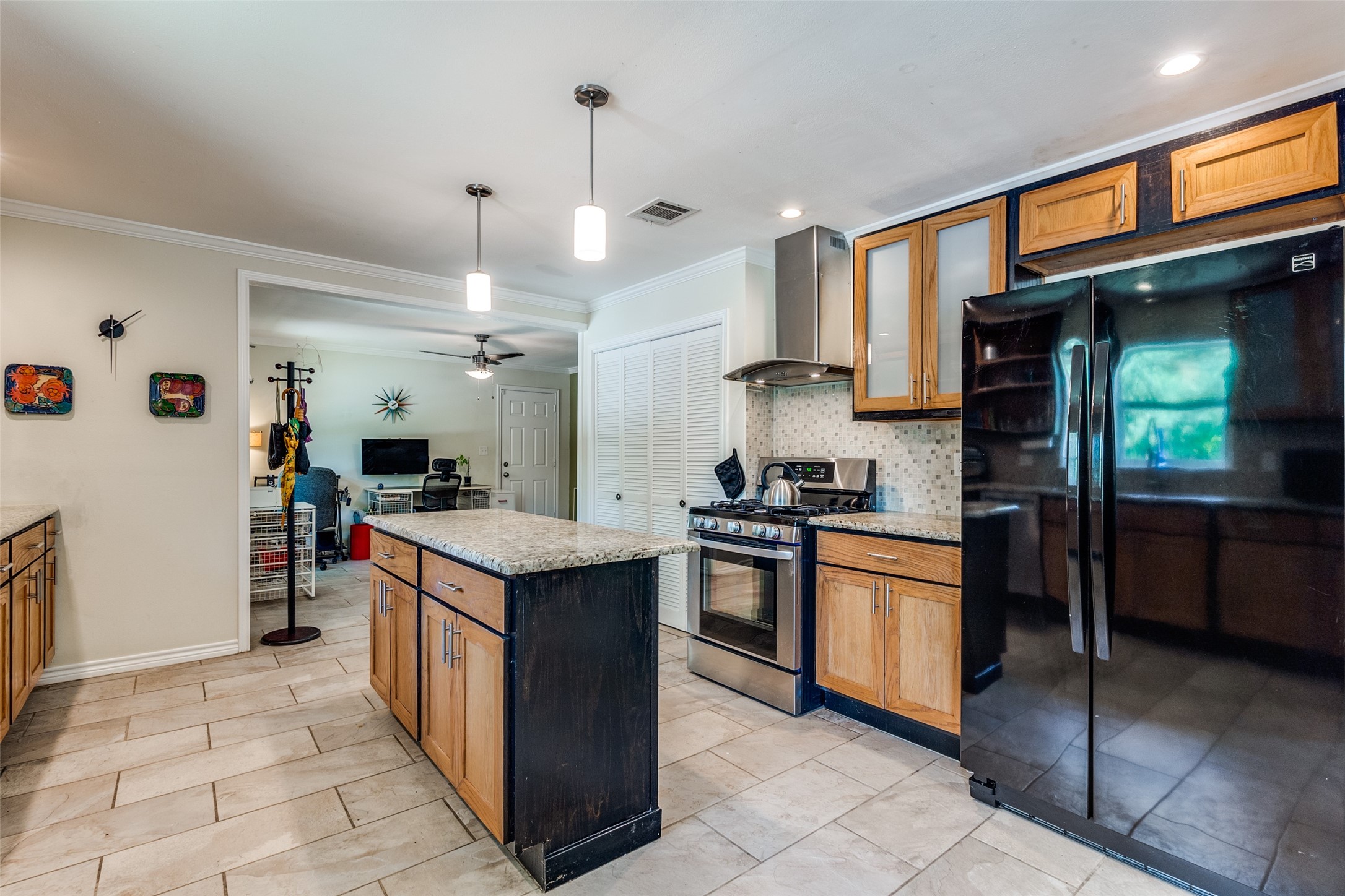2461 Southwood Drive Dallas TX 75233