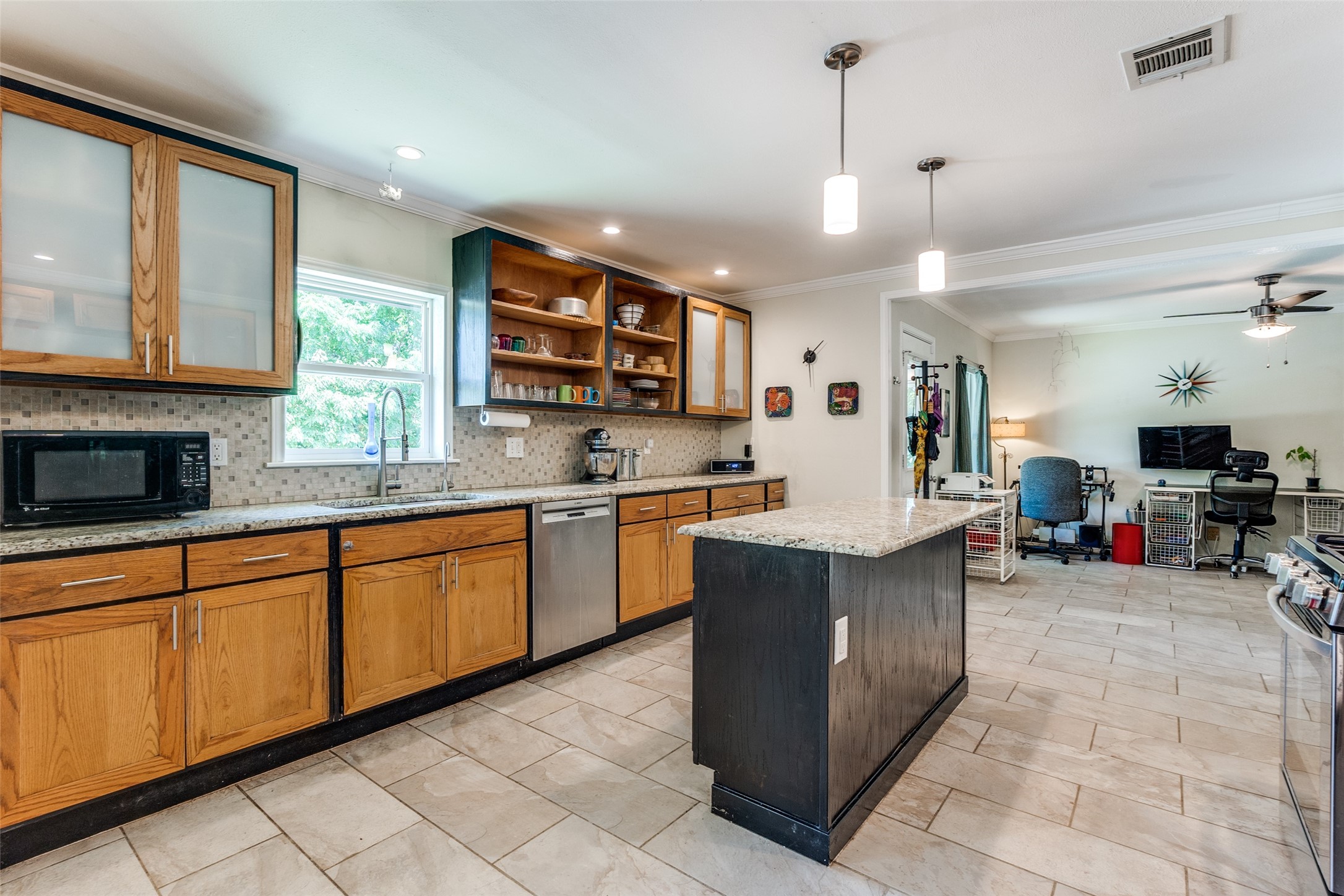 2461 Southwood Drive Dallas TX 75233